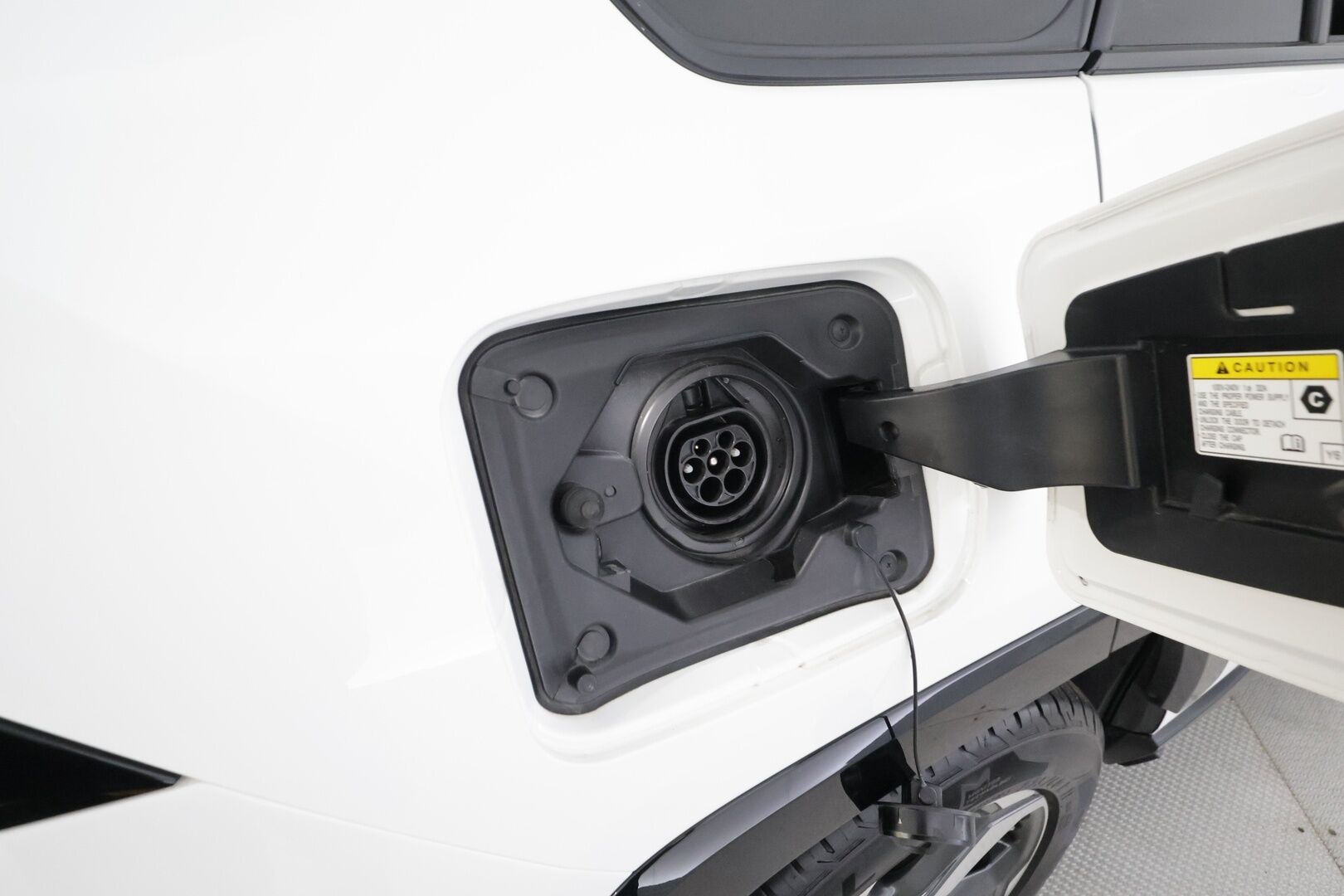 Toyota RAV4 Plug-in 2022 Hybrid 2,5 AWD-i Active Business Edition - | ACC | ILP | Webasto | Koukku | LTA | BSM | RSA | Navi | Keyless | P.kamera | Apple & Android | Lämm. ratti | Merkkihuollot | 2x renkaat aluin |