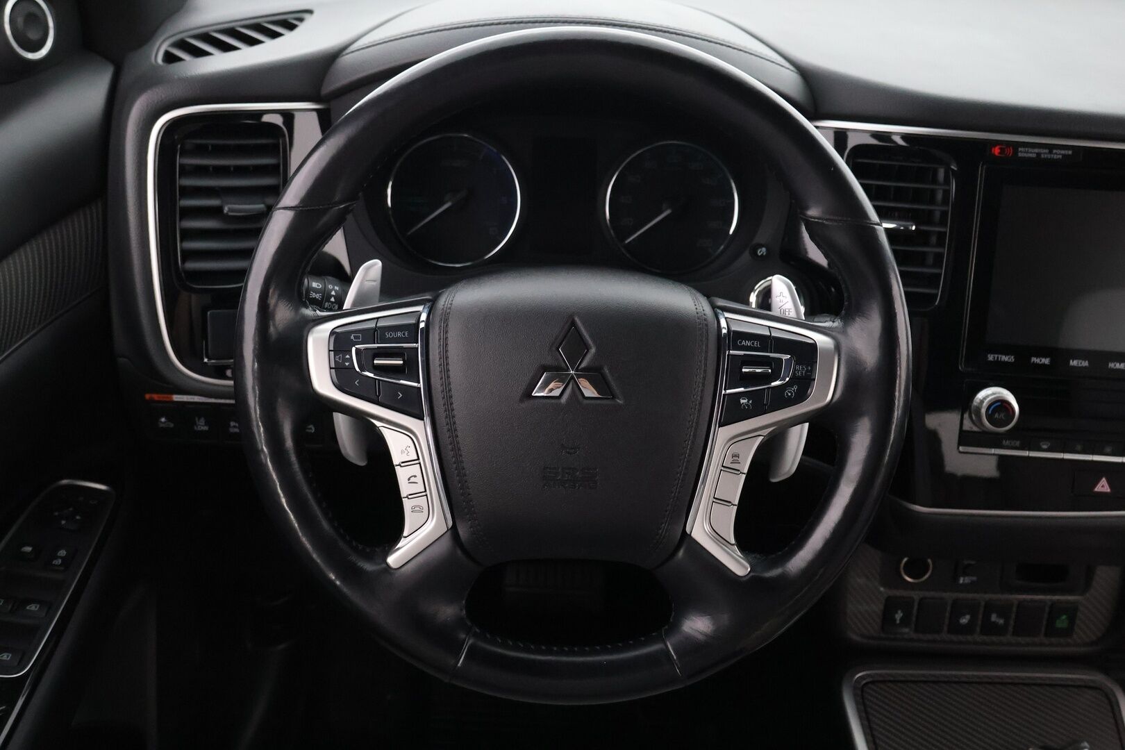 Mitsubishi Outlander PHEV 2020 Business 4WD 5P - Adapt.Vakkari / Power Sound / 360-Kamera / Vetokoukku / LED / Vaalea Nahkasisusta / KeylessGo / Supervarusteet!