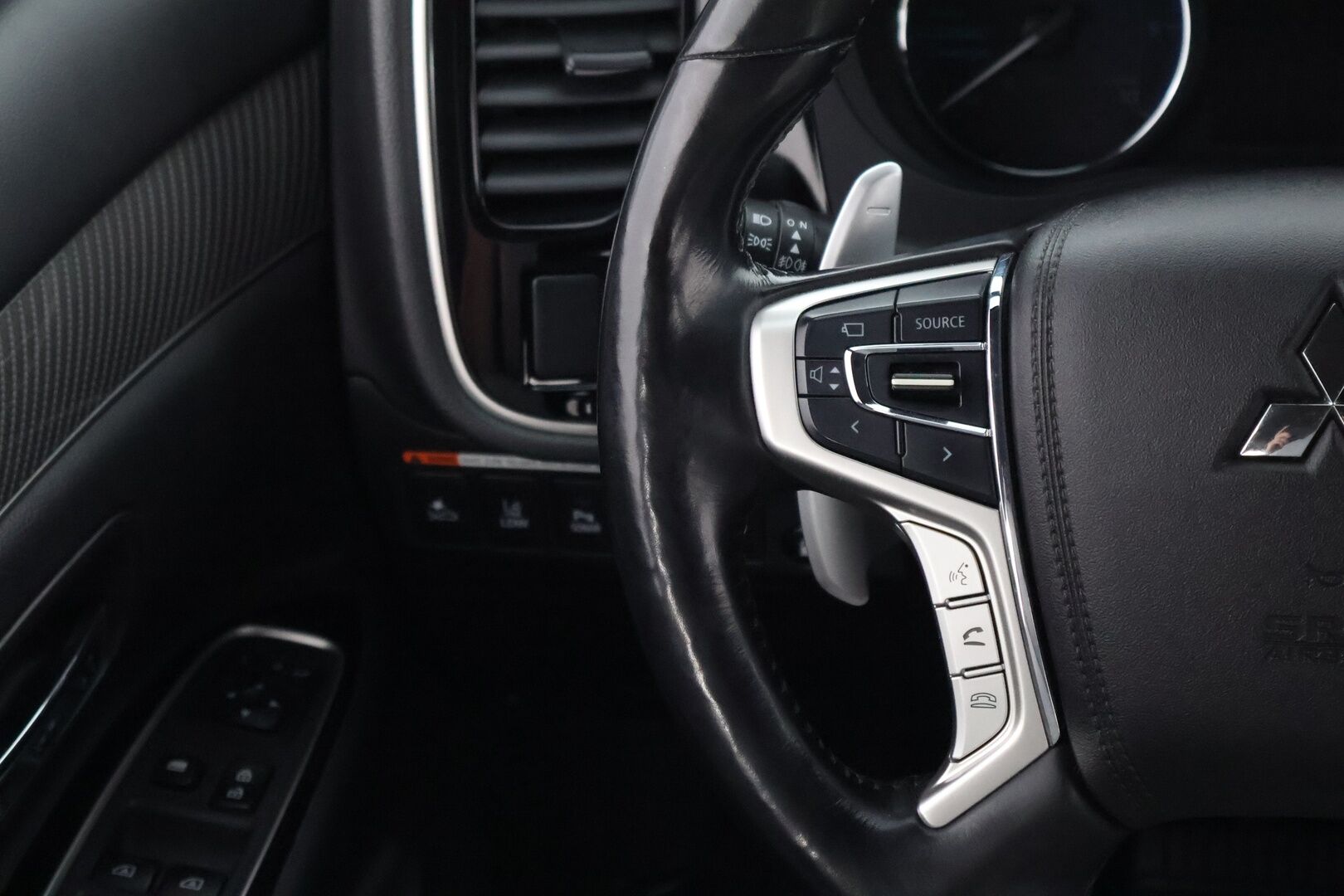 Mitsubishi Outlander PHEV 2020 Business 4WD 5P - Adapt.Vakkari / Power Sound / 360-Kamera / Vetokoukku / LED / Vaalea Nahkasisusta / KeylessGo / Supervarusteet!