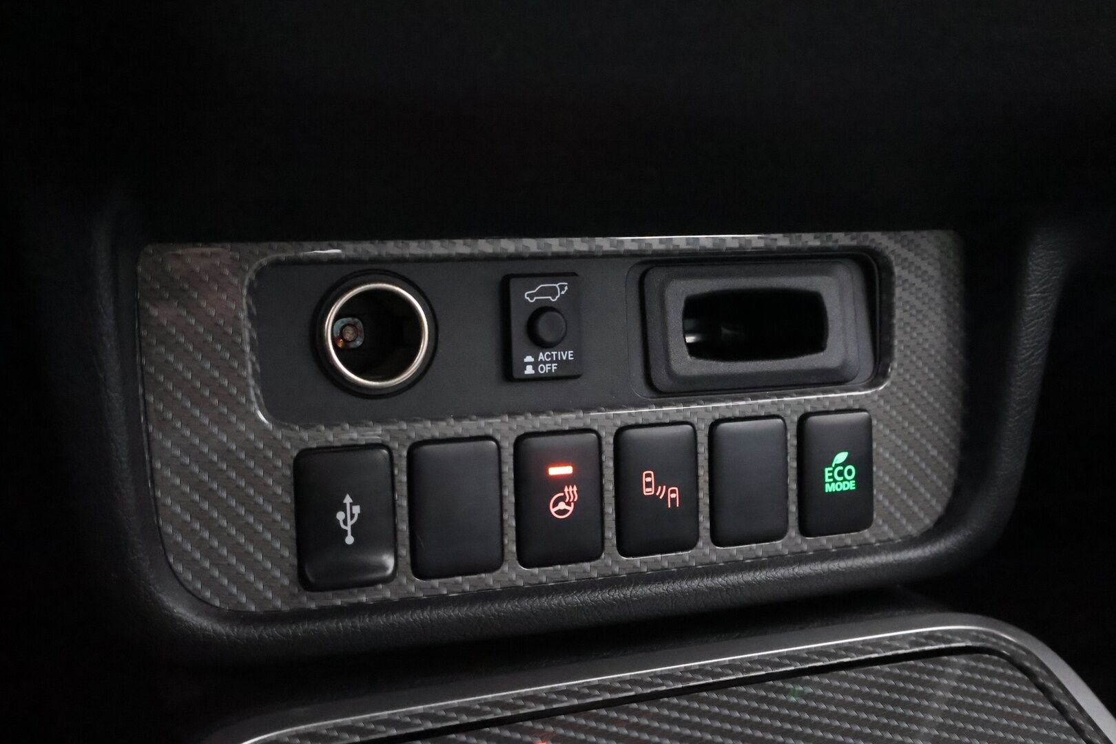 Mitsubishi Outlander PHEV 2020 Business 4WD 5P - Adapt.Vakkari / Power Sound / 360-Kamera / Vetokoukku / LED / Vaalea Nahkasisusta / KeylessGo / Supervarusteet!