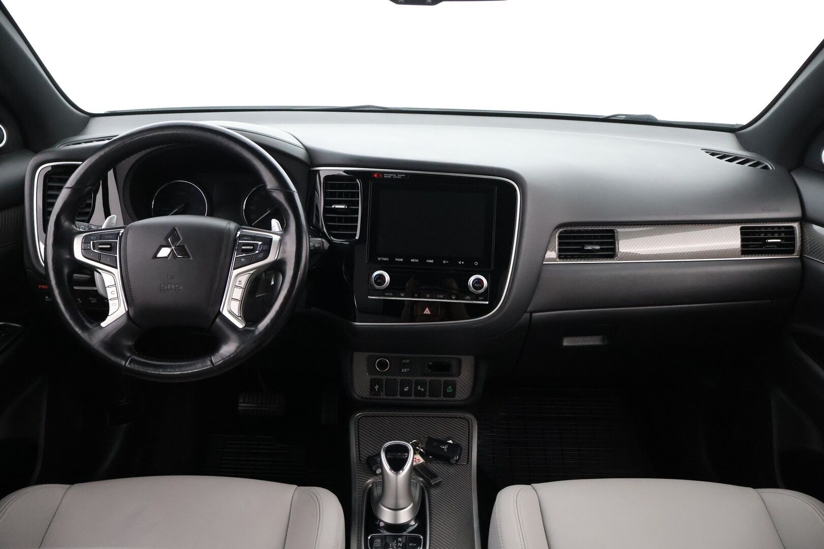 Mitsubishi Outlander PHEV 2020 Business 4WD 5P - Adapt.Vakkari / Power Sound / 360-Kamera / Vetokoukku / LED / Vaalea Nahkasisusta / KeylessGo / Supervarusteet!