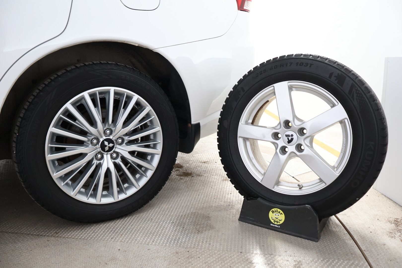 Mitsubishi Outlander PHEV 2020 Business 4WD 5P - Adapt.Vakkari / Power Sound / 360-Kamera / Vetokoukku / LED / Vaalea Nahkasisusta / KeylessGo / Supervarusteet!