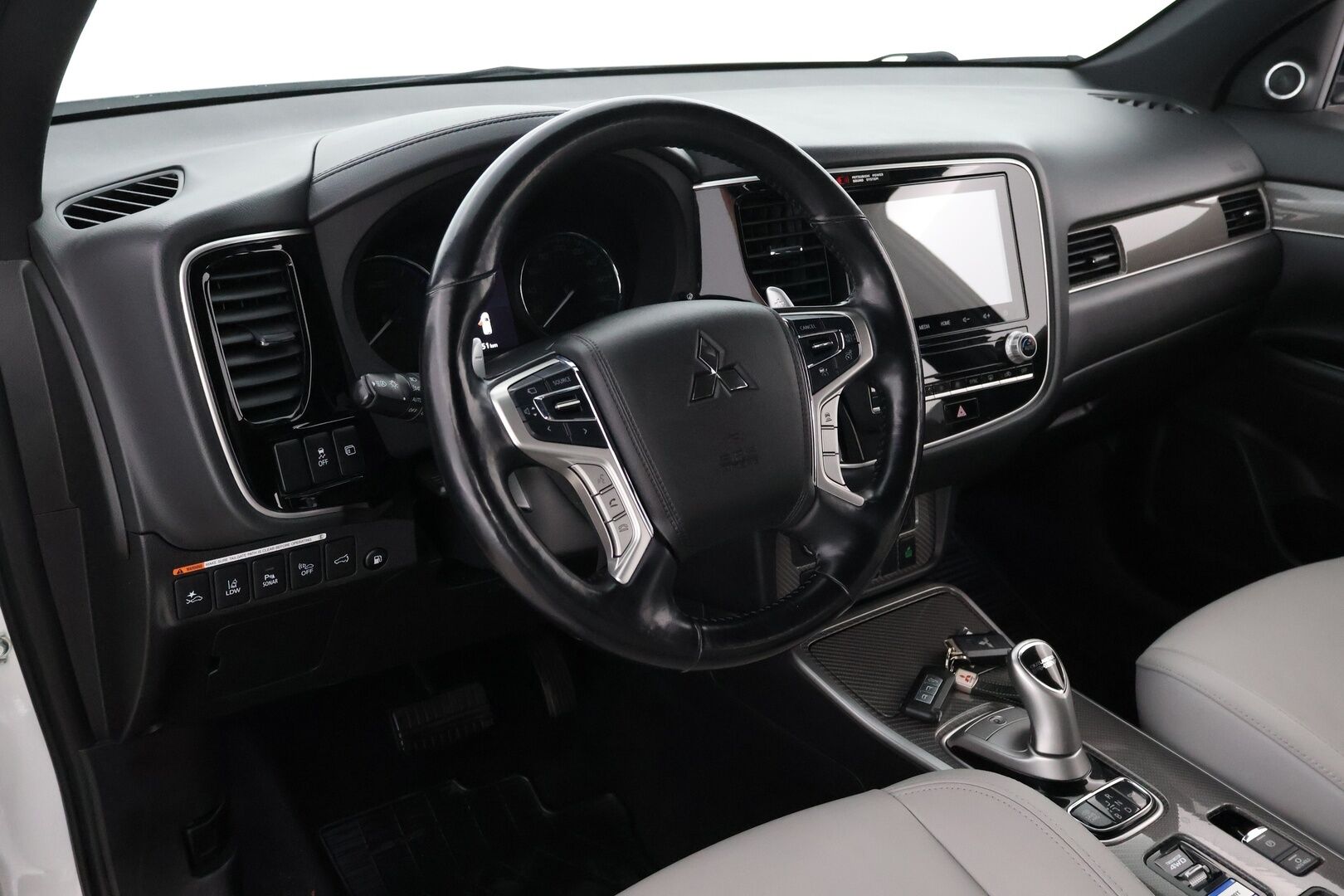 Mitsubishi Outlander PHEV 2020 Business 4WD 5P - Adapt.Vakkari / Power Sound / 360-Kamera / Vetokoukku / LED / Vaalea Nahkasisusta / KeylessGo / Supervarusteet!