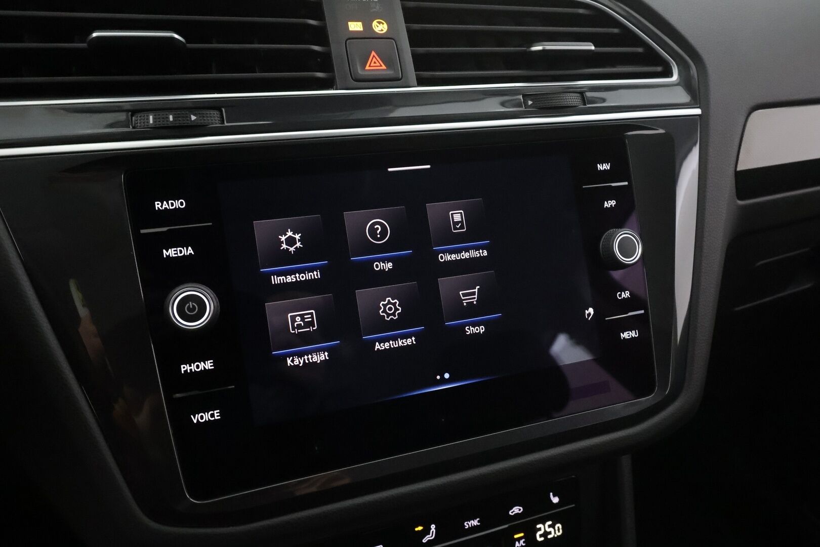 Volkswagen Tiguan 2022 Style 1,5 TSI 110 kW DSG * Webasto / Koukku / ACC / Matrix-LED / P.kamera / Hierovat Sportpenkit * - 1.om Suomi-auto / Seuraava katsastus vasta 02/28!*