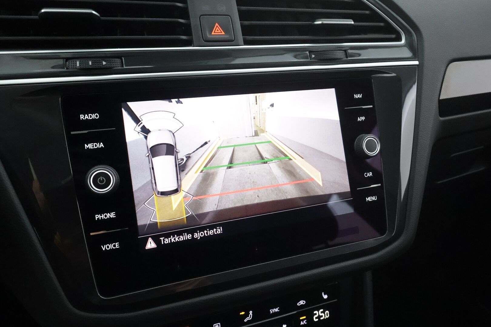 Volkswagen Tiguan 2022 Style 1,5 TSI 110 kW DSG * Webasto / Koukku / ACC / Matrix-LED / P.kamera / Hierovat Sportpenkit * - 1.om Suomi-auto / Kahdet renkaat aluvanteilla