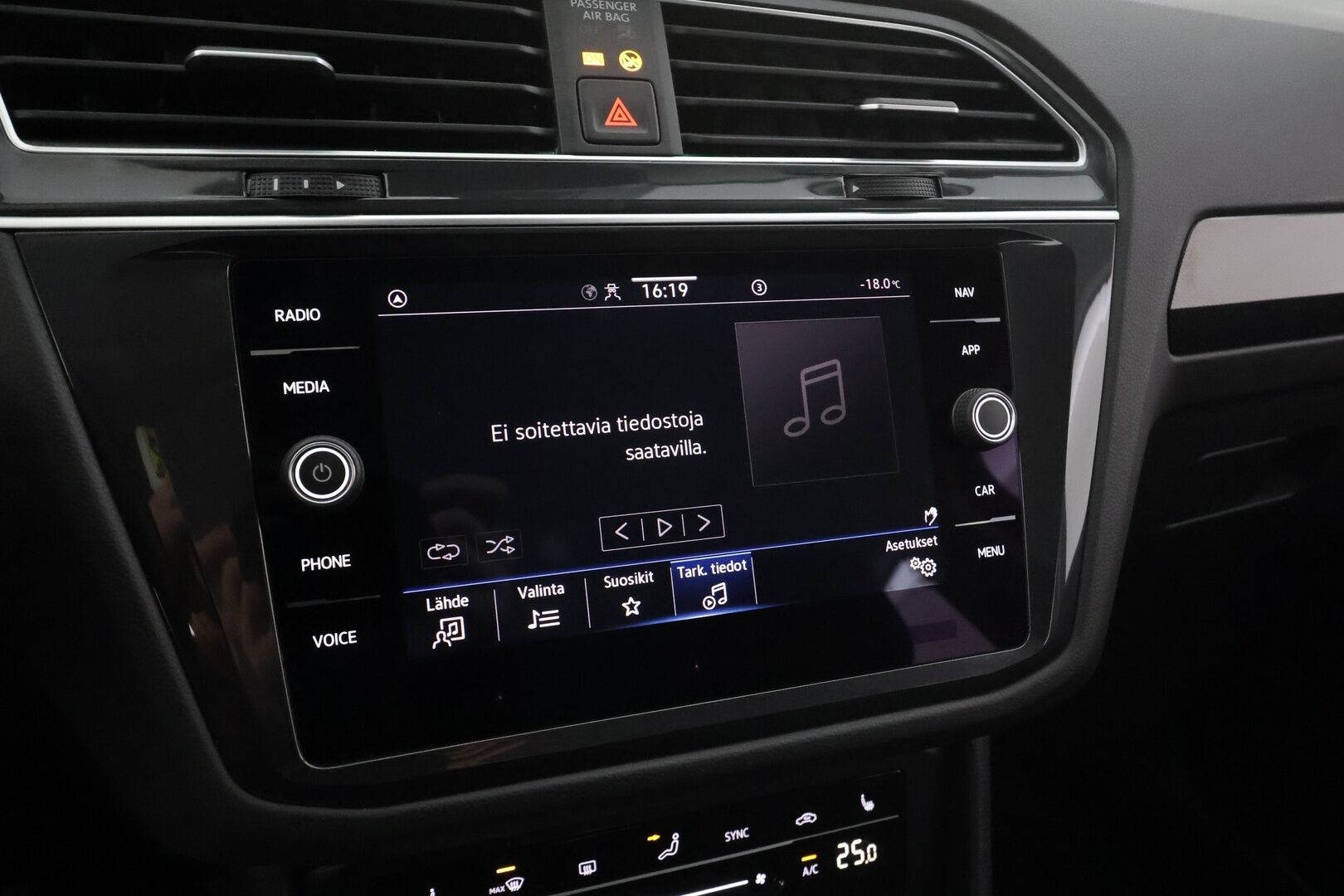 Volkswagen Tiguan 2022 Style 1,5 TSI 110 kW DSG * Webasto / Koukku / ACC / Matrix-LED / P.kamera / Hierovat Sportpenkit * - 1.om Suomi-auto / Seuraava katsastus vasta 02/28!*