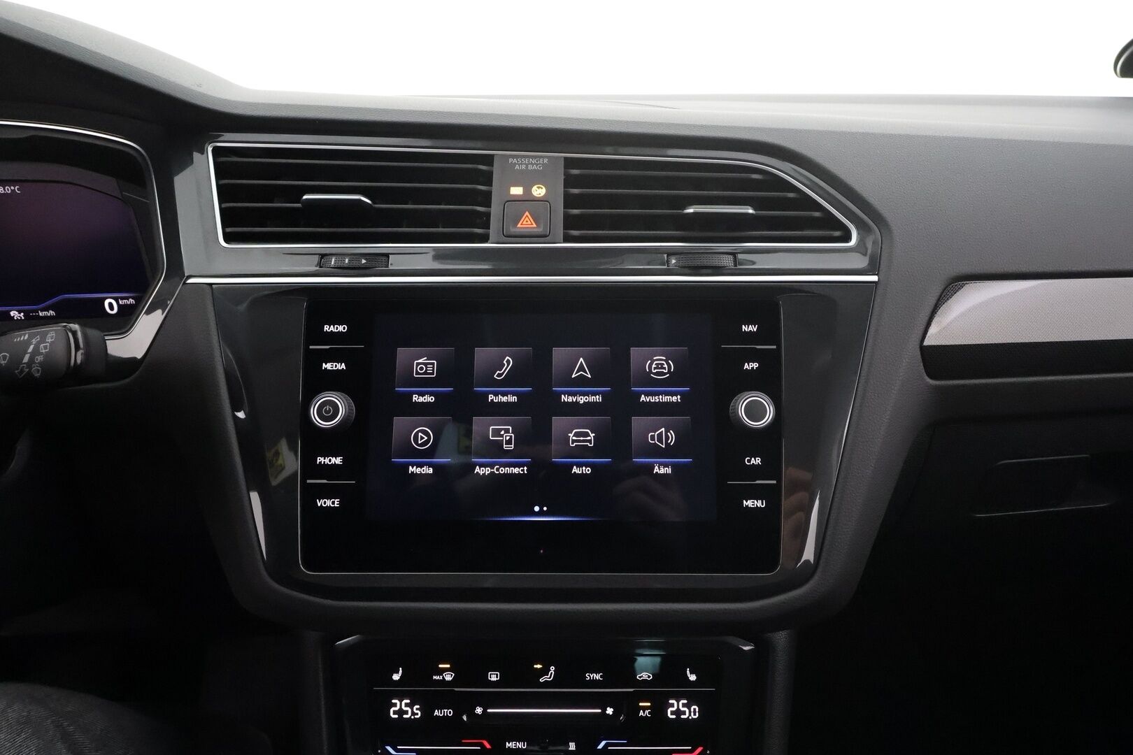 Volkswagen Tiguan 2022 Style 1,5 TSI 110 kW DSG * Webasto / Koukku / ACC / Matrix-LED / P.kamera / Hierovat Sportpenkit * - 1.om Suomi-auto / Kahdet renkaat aluvanteilla