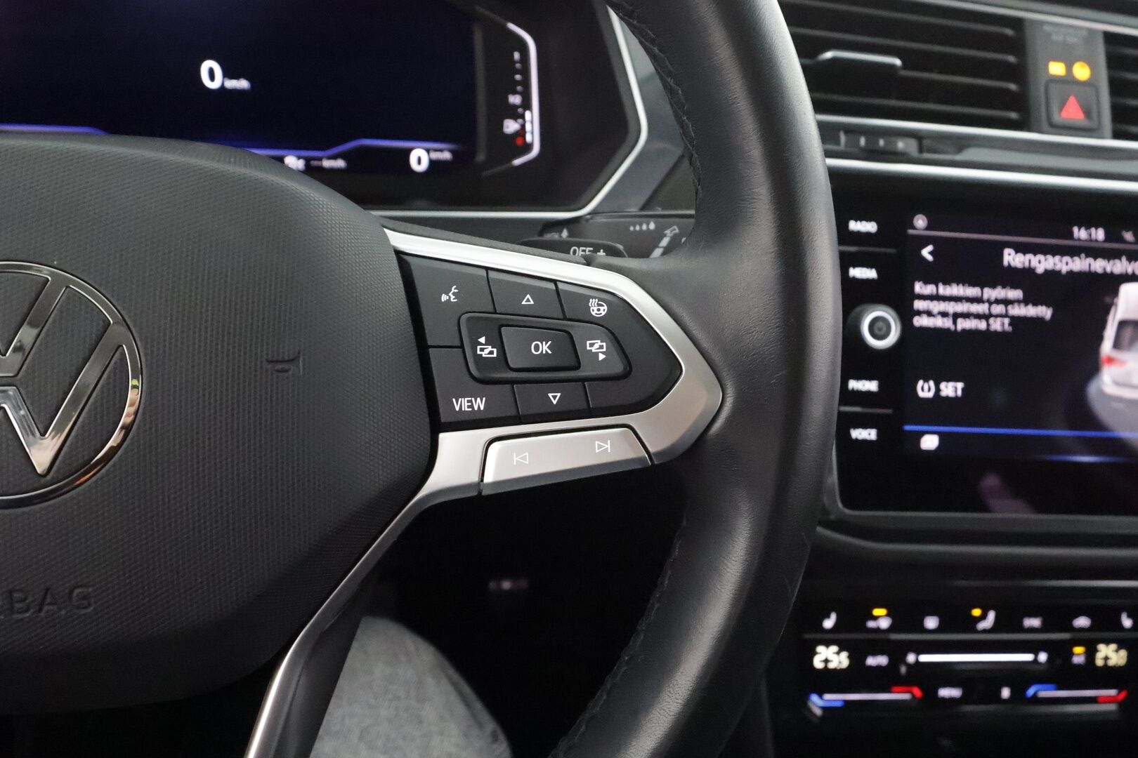 Volkswagen Tiguan 2022 Style 1,5 TSI 110 kW DSG * Webasto / Koukku / ACC / Matrix-LED / P.kamera / Hierovat Sportpenkit * - 1.om Suomi-auto / Kahdet renkaat aluvanteilla