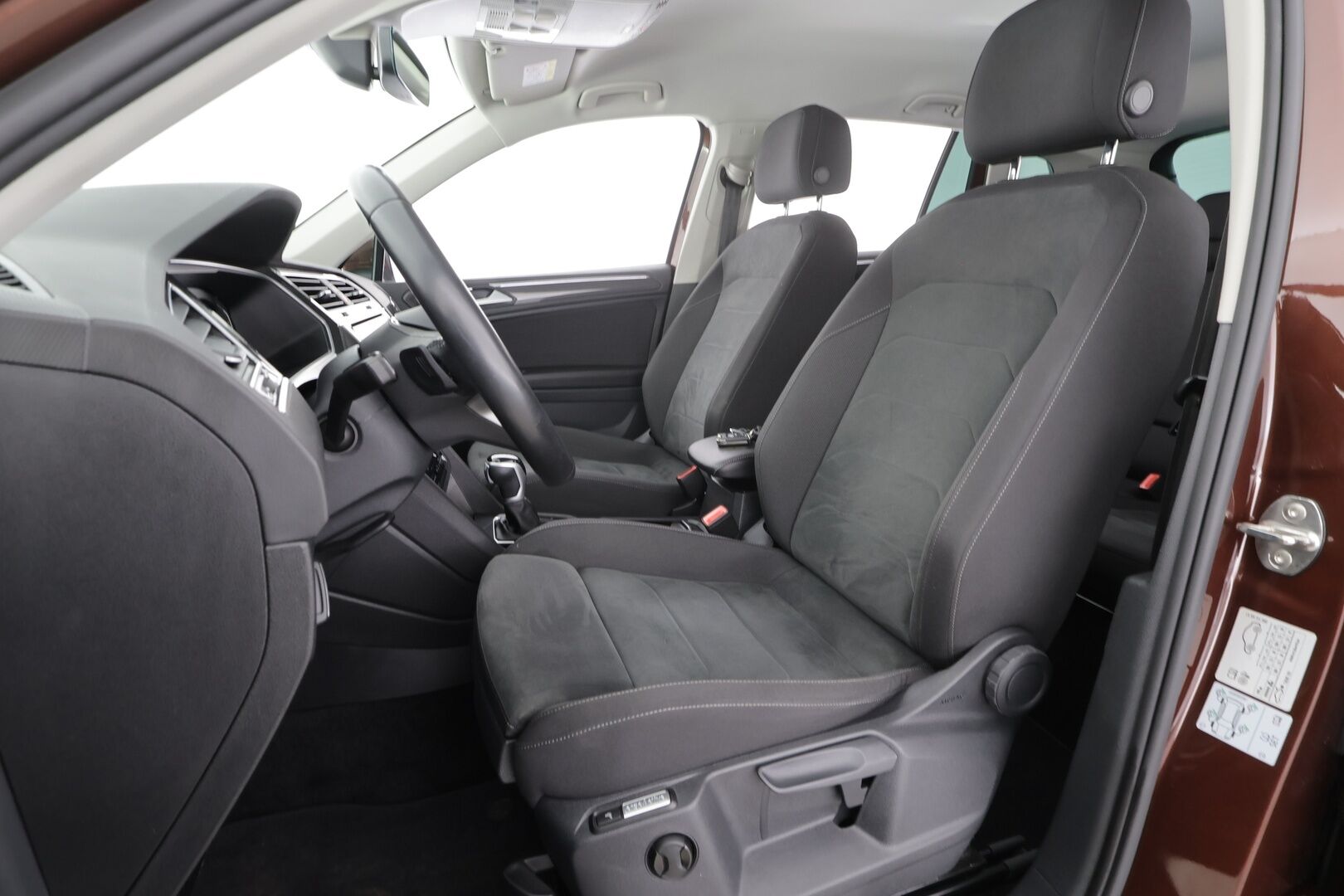 Volkswagen Tiguan 2022 Style 1,5 TSI 110 kW DSG * Webasto / Koukku / ACC / Matrix-LED / P.kamera / Hierovat Sportpenkit * - 1.om Suomi-auto / Kahdet renkaat aluvanteilla