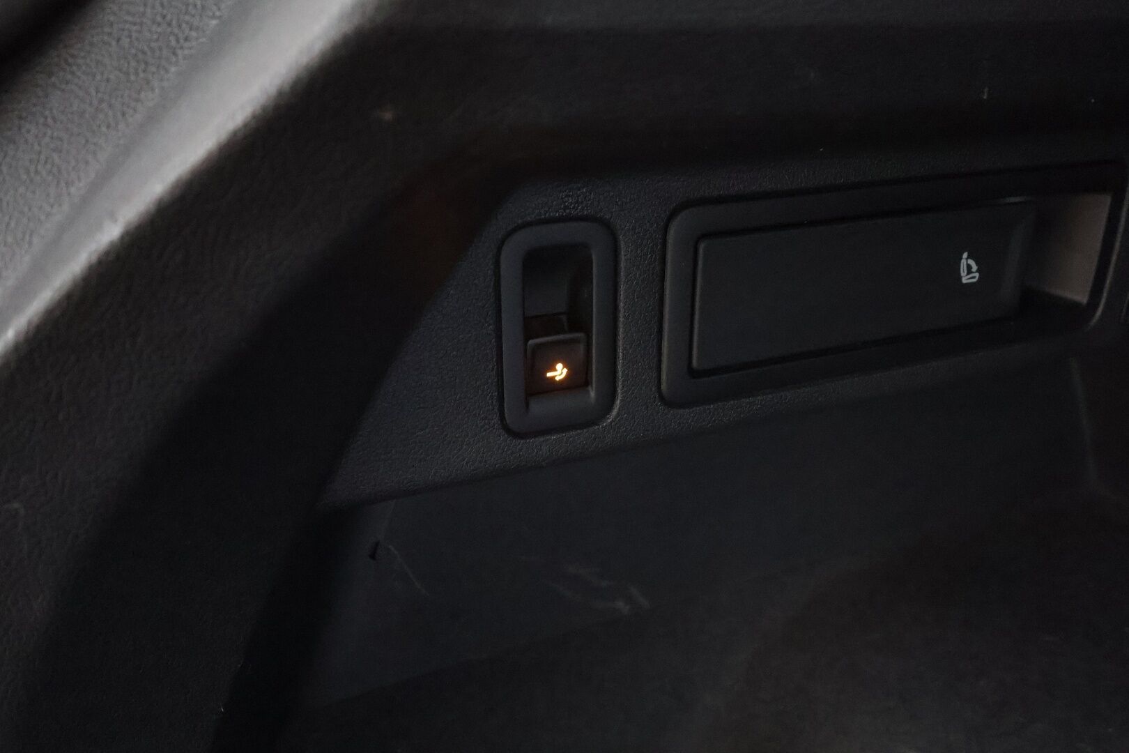 Volkswagen Tiguan 2022 Style 1,5 TSI 110 kW DSG * Webasto / Koukku / ACC / Matrix-LED / P.kamera / Hierovat Sportpenkit * - 1.om Suomi-auto / Kahdet renkaat aluvanteilla