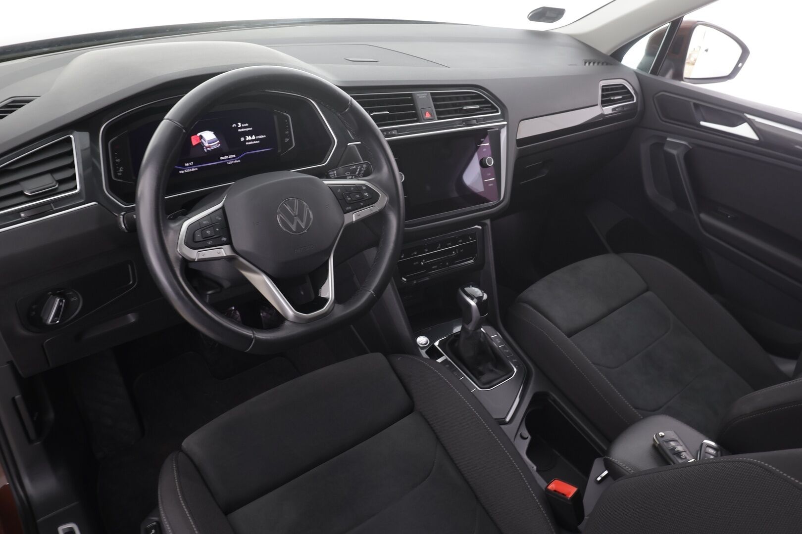 Volkswagen Tiguan 2022 Style 1,5 TSI 110 kW DSG * Webasto / Koukku / ACC / Matrix-LED / P.kamera / Hierovat Sportpenkit * - 1.om Suomi-auto / Kahdet renkaat aluvanteilla