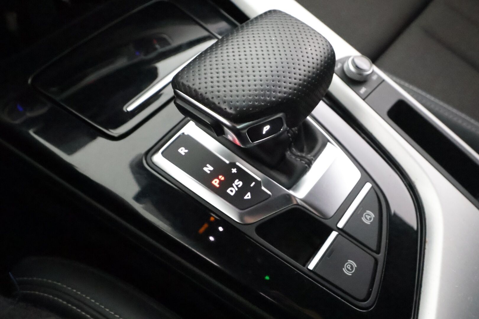 Audi A4 2022 Avant Business 40 TFSI 150 kW MHEV quattro S tronic - | ACC | PA-Lisälämmitin | Matrix-LED | P.Kamera | Digimittaristo | Puolinahat Sporttipenkit | 1.Om Suomi-auto | Kahdet Renkaat |