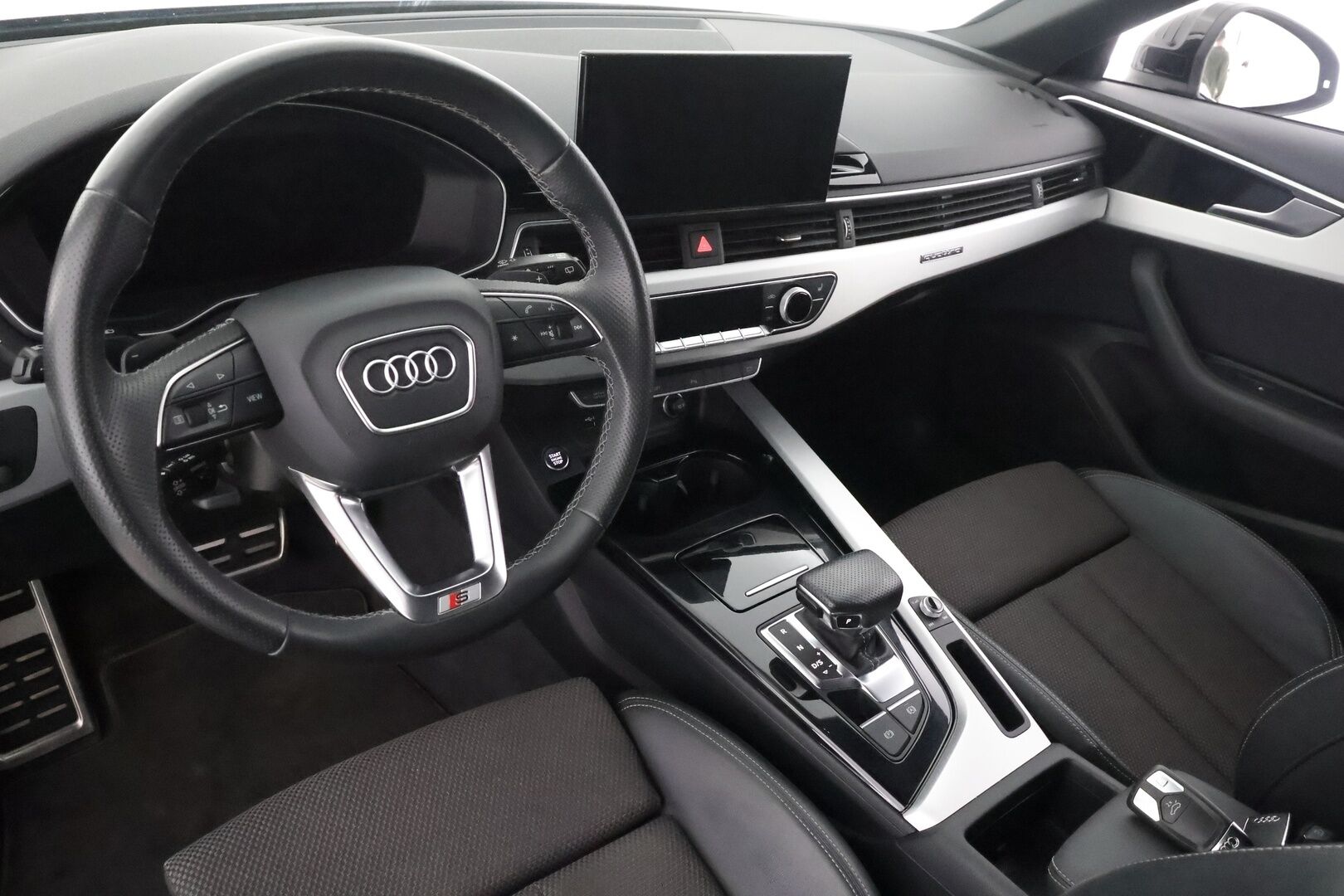 Audi A4 2022 Avant Business 40 TFSI 150 kW MHEV quattro S tronic - | ACC | PA-Lisälämmitin | Matrix-LED | P.Kamera | Digimittaristo | Puolinahat Sporttipenkit | 1.Om Suomi-auto | Kahdet Renkaat |