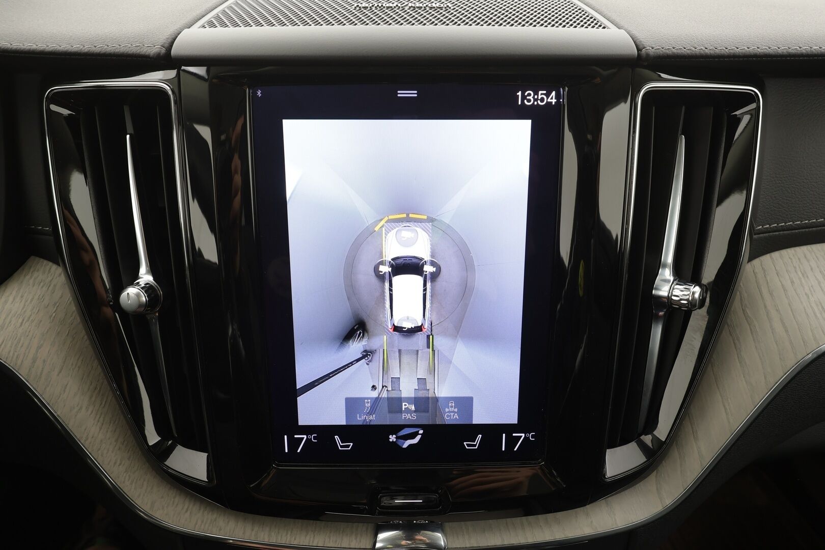 Volvo XC60 2021 T6 TwE AWD Inscription aut * Pilot assist / Webasto / H/K / Muistipenkki / 360-Kamera / Keyless / LED / Sportipenkit * - Kahdet Renkaat / Merkkihuollettu