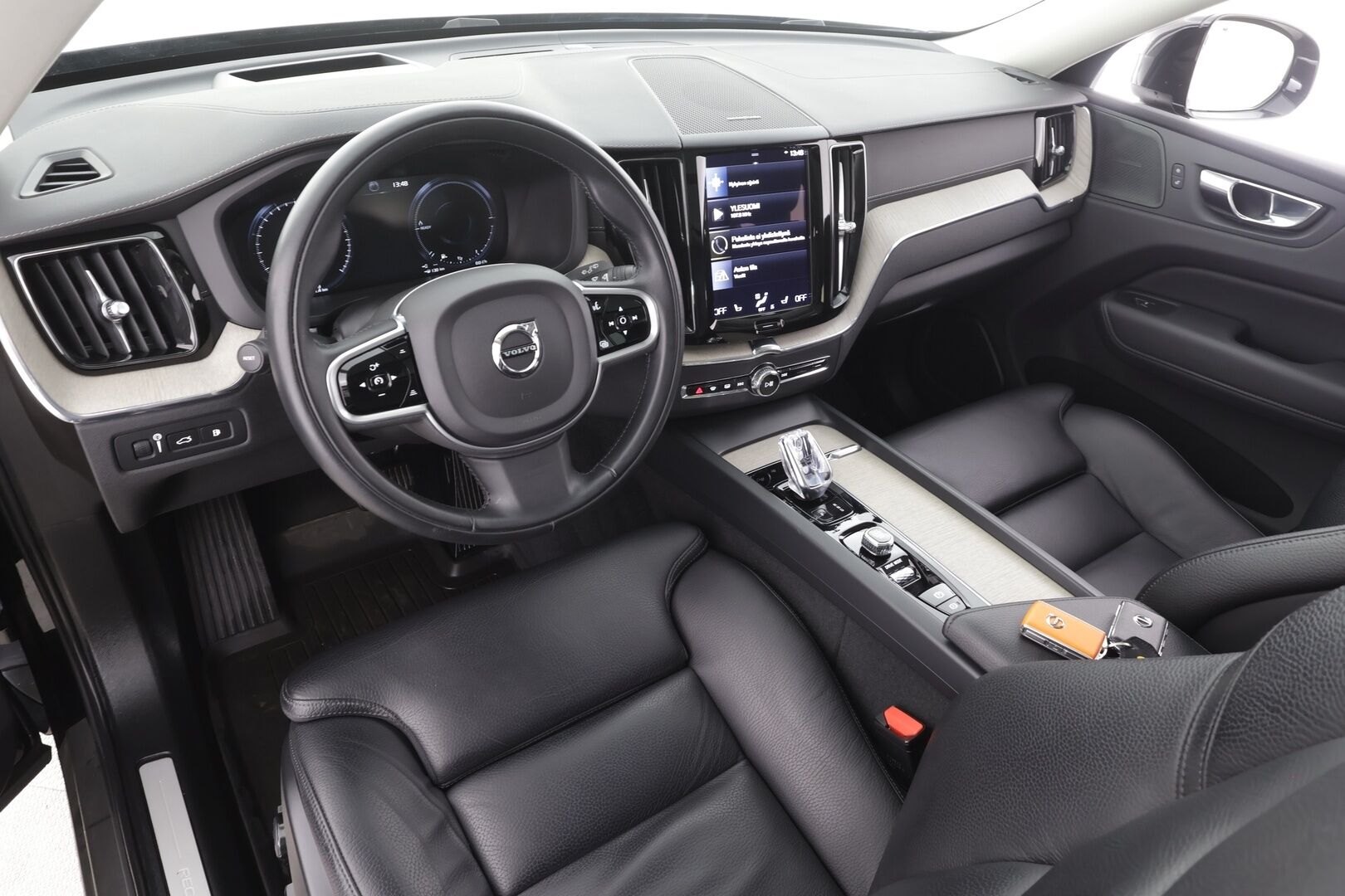 Volvo XC60 2021 T6 TwE AWD Inscription aut * Pilot assist / Webasto / H/K / Muistipenkki / 360-Kamera / Keyless / LED / Sportipenkit * - Kahdet Renkaat / Merkkihuollettu