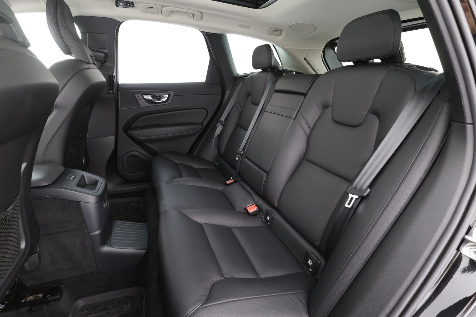 Volvo XC60 2021 T6 TwE AWD Inscription aut * Pilot assist / Webasto / H/K / Muistipenkki / 360-Kamera / Keyless / LED / Sportipenkit * - Kahdet Renkaat / Merkkihuollettu