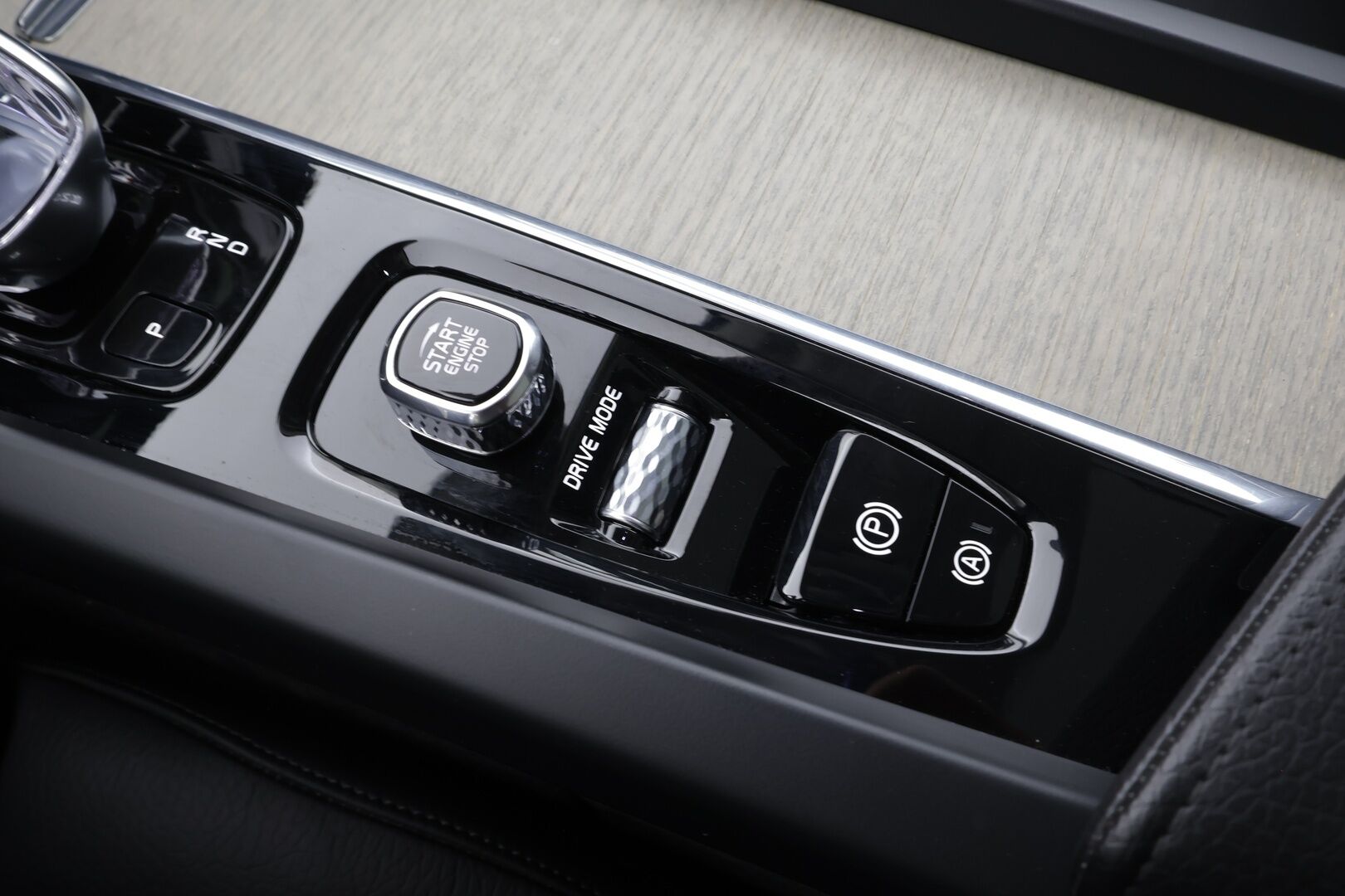 Volvo XC60 2021 T6 TwE AWD Inscription aut * Pilot assist / Webasto / H/K / Muistipenkki / 360-Kamera / Keyless / LED / Sportipenkit * - Kahdet Renkaat / Merkkihuollettu