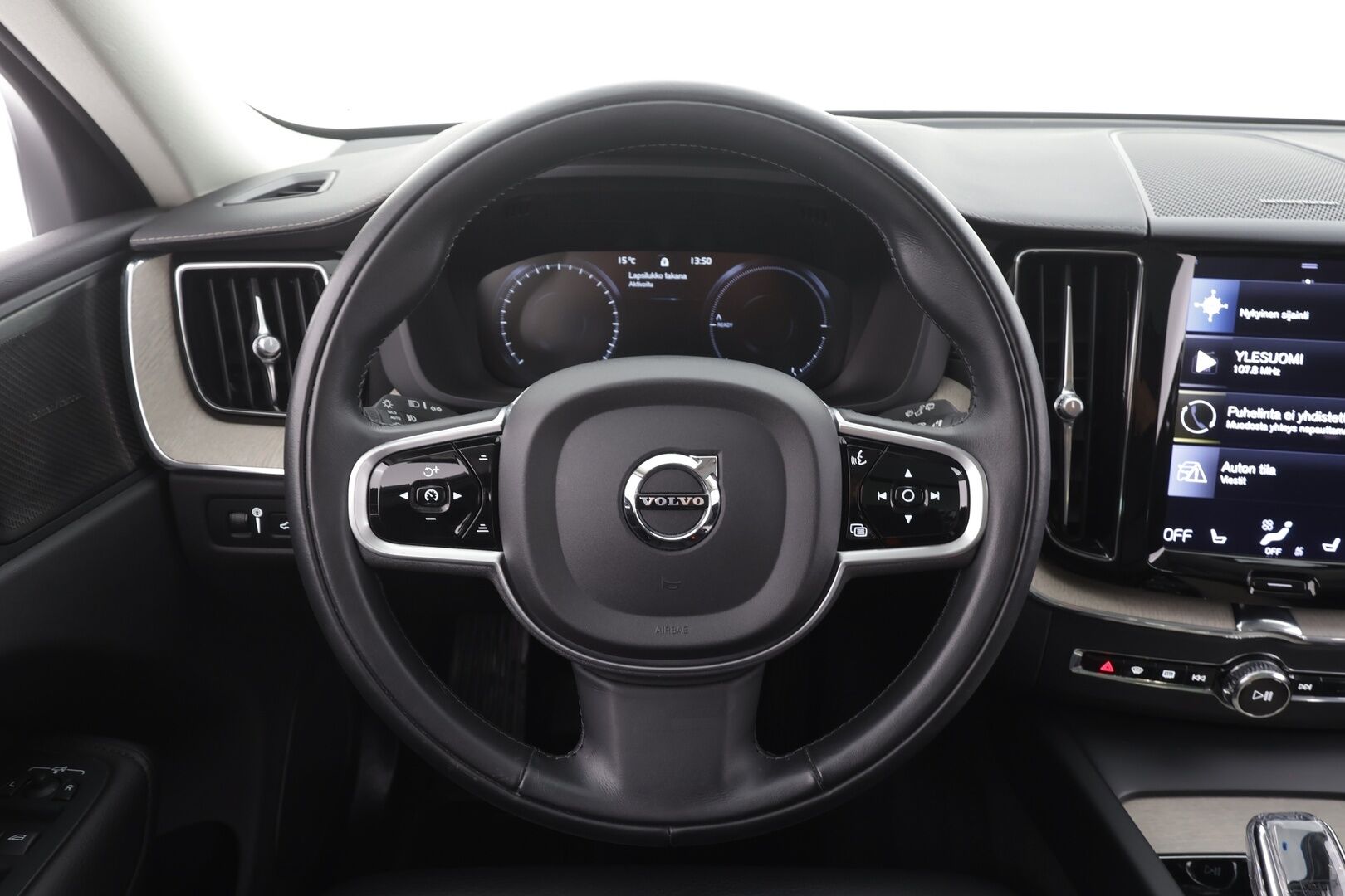 Volvo XC60 2021 T6 TwE AWD Inscription aut * Pilot assist / Webasto / H/K / Muistipenkki / 360-Kamera / Keyless / LED / Sportipenkit * - Kahdet Renkaat / Merkkihuollettu