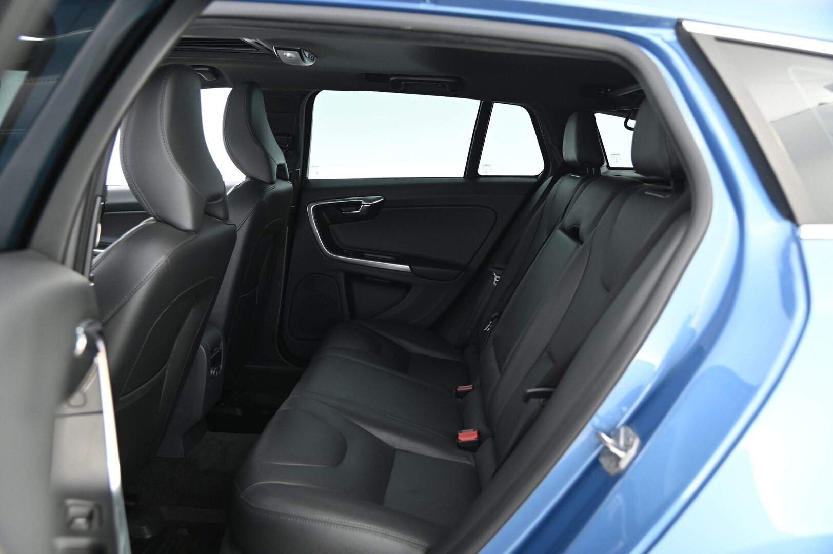 Volvo V60 2015 D4 Summum Edition aut * Webasto / P. kamera / Koukku / Kattoluukku / Muisti nahat / Navi / Performance Sound/ Akt. Xenon - Hyvällä huoltohistorialla näytttävä Volvo! / Parhaalla varustelulla mm. Keyless Go, Isompi näyttö, Musta sisäkatto verhoilu ja paljon muuta