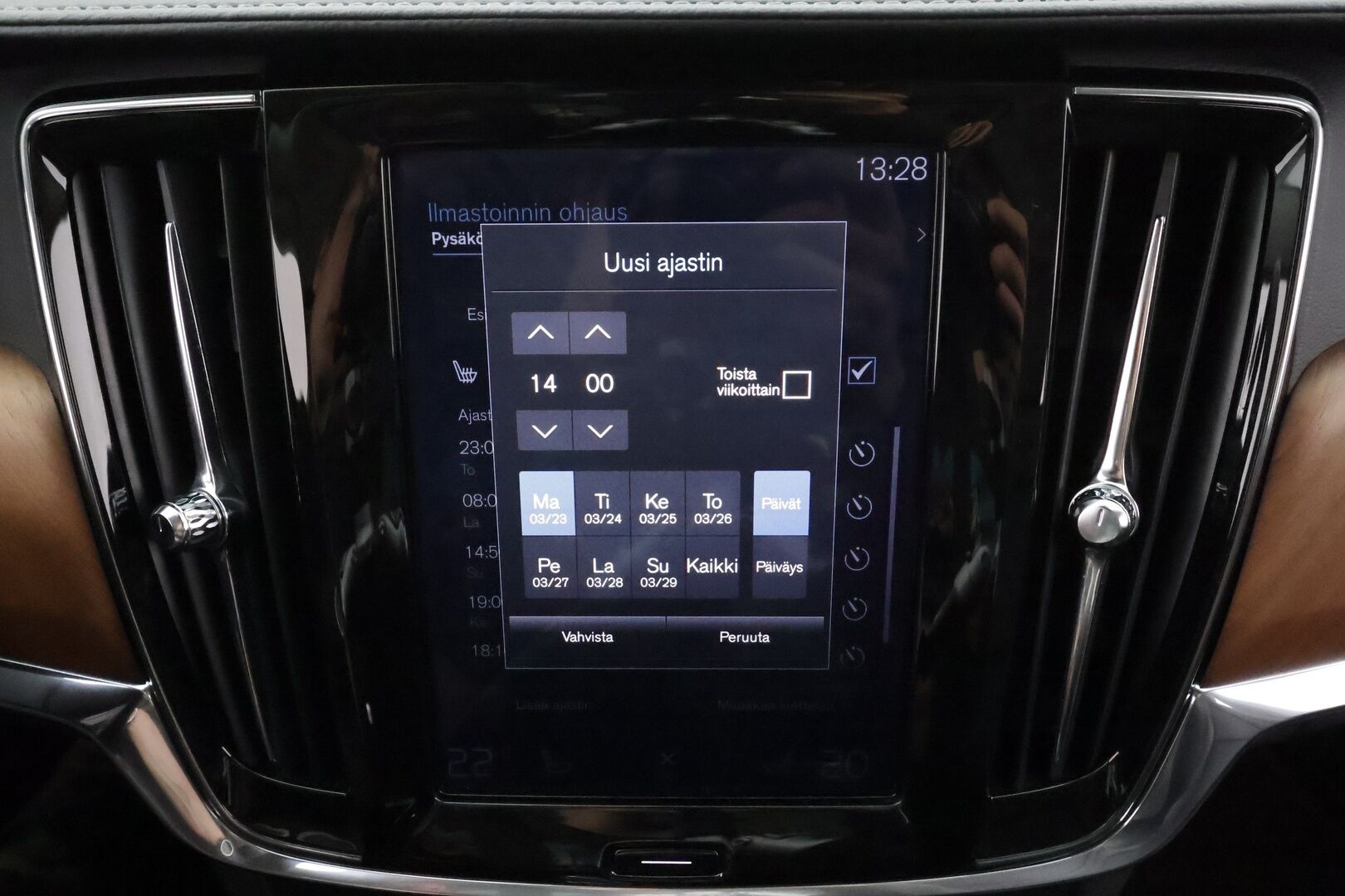 Volvo V90 2019 T8 AWD Inscription aut * Pilot assist / Webasto / Koukku / HUD / Panorama / Muistipenkit / B&W / 360-Kamera / Sporttipenkit / Keyless * - Bowers&Wilkins / HUD / Merkkihuollot / Juuri huollettu