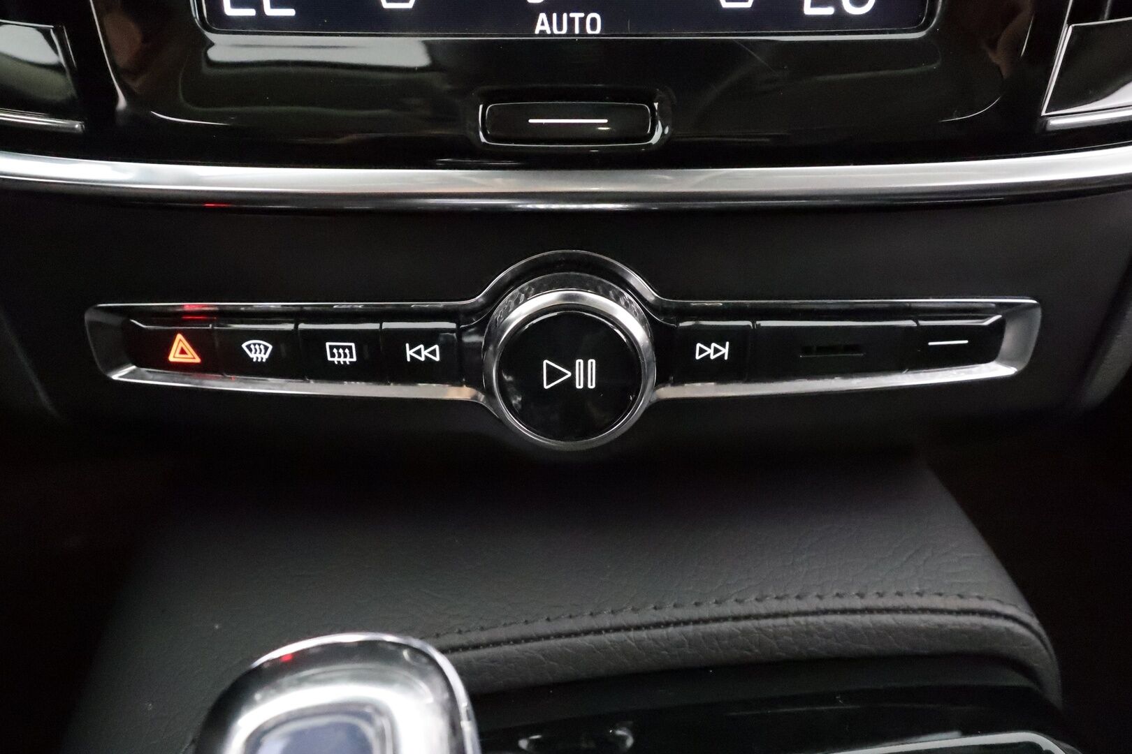 Volvo V90 2019 T8 AWD Inscription aut * Pilot assist / Webasto / Koukku / HUD / Panorama / Muistipenkit / B&W / 360-Kamera / Sporttipenkit / Keyless * - Bowers&Wilkins / HUD / Merkkihuollot / Juuri huollettu