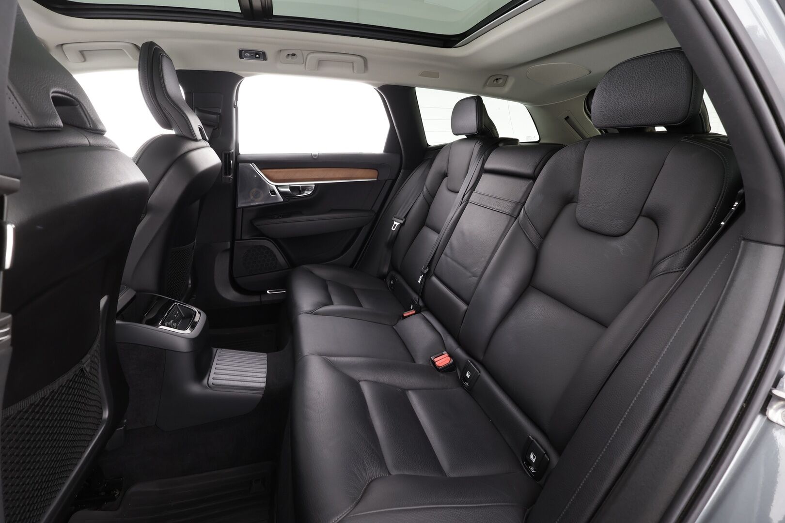Volvo V90 2019 T8 AWD Inscription aut * Pilot assist / Webasto / Koukku / HUD / Panorama / Muistipenkit / B&W / 360-Kamera / Sporttipenkit / Keyless * - Bowers&Wilkins / HUD / Merkkihuollot / Juuri huollettu