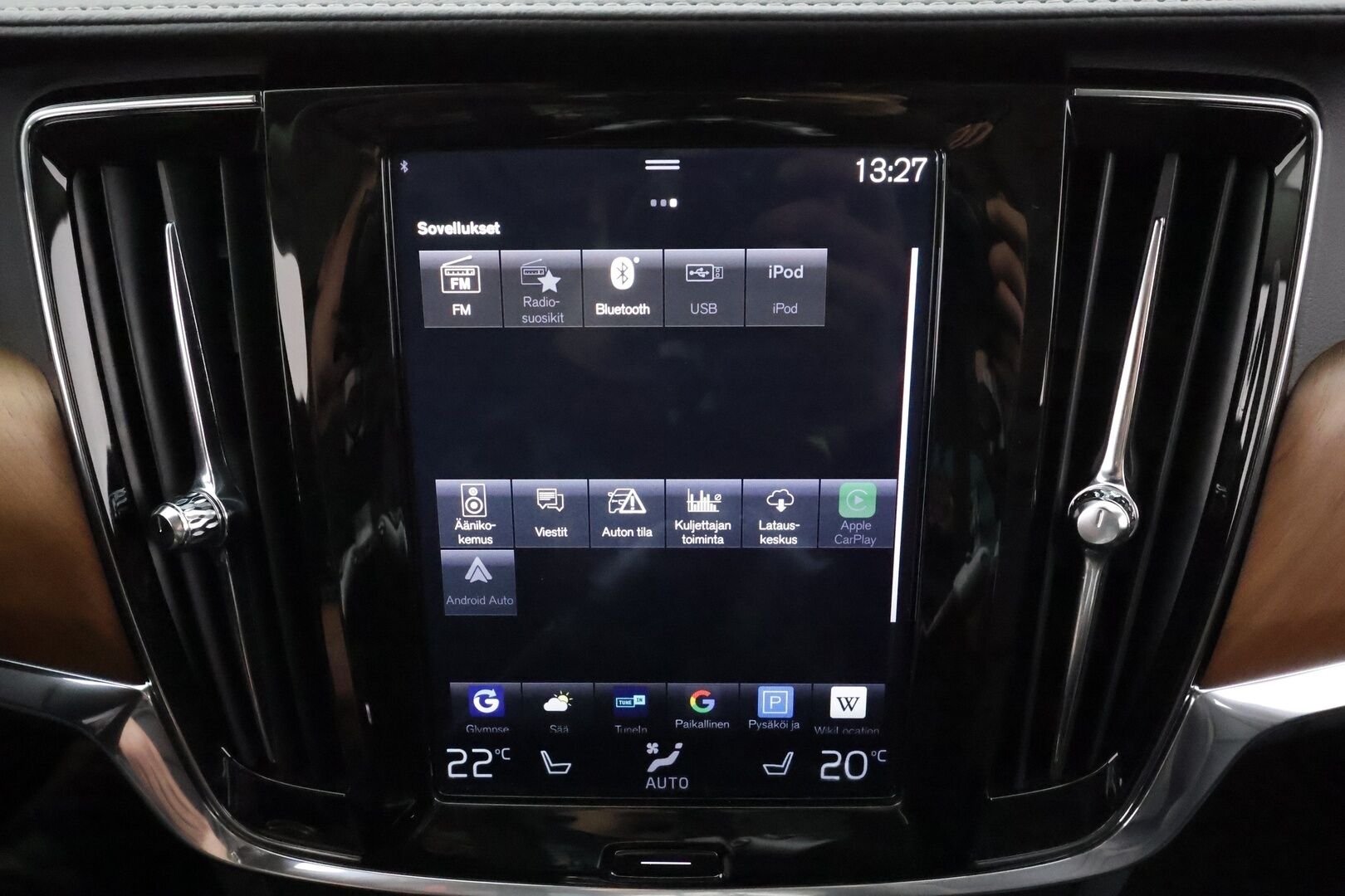 Volvo V90 2019 T8 AWD Inscription aut * Pilot assist / Webasto / Koukku / HUD / Panorama / Muistipenkit / B&W / 360-Kamera / Sporttipenkit / Keyless * - Bowers&Wilkins / HUD / Merkkihuollot / Juuri huollettu