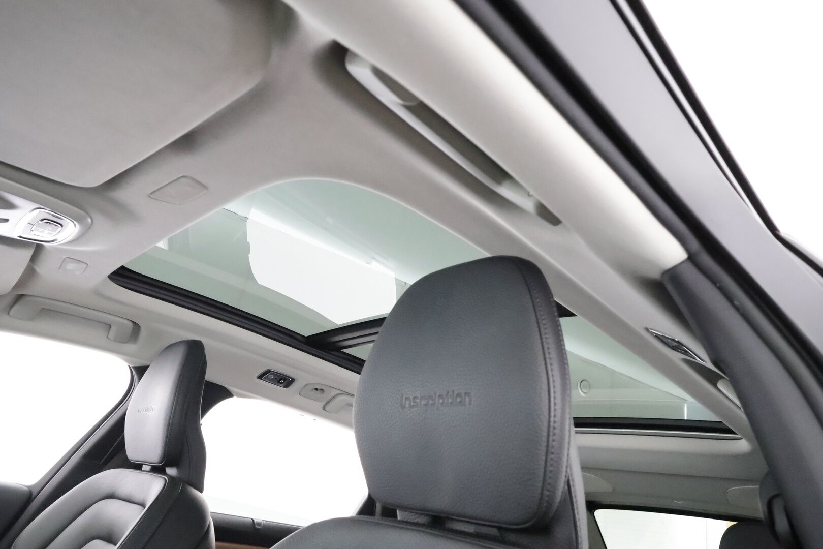 Volvo V90 2019 T8 AWD Inscription aut * Pilot assist / Webasto / Koukku / HUD / Panorama / Muistipenkit / B&W / 360-Kamera / Sporttipenkit / Keyless * - Bowers&Wilkins / HUD / Merkkihuollot / Juuri huollettu