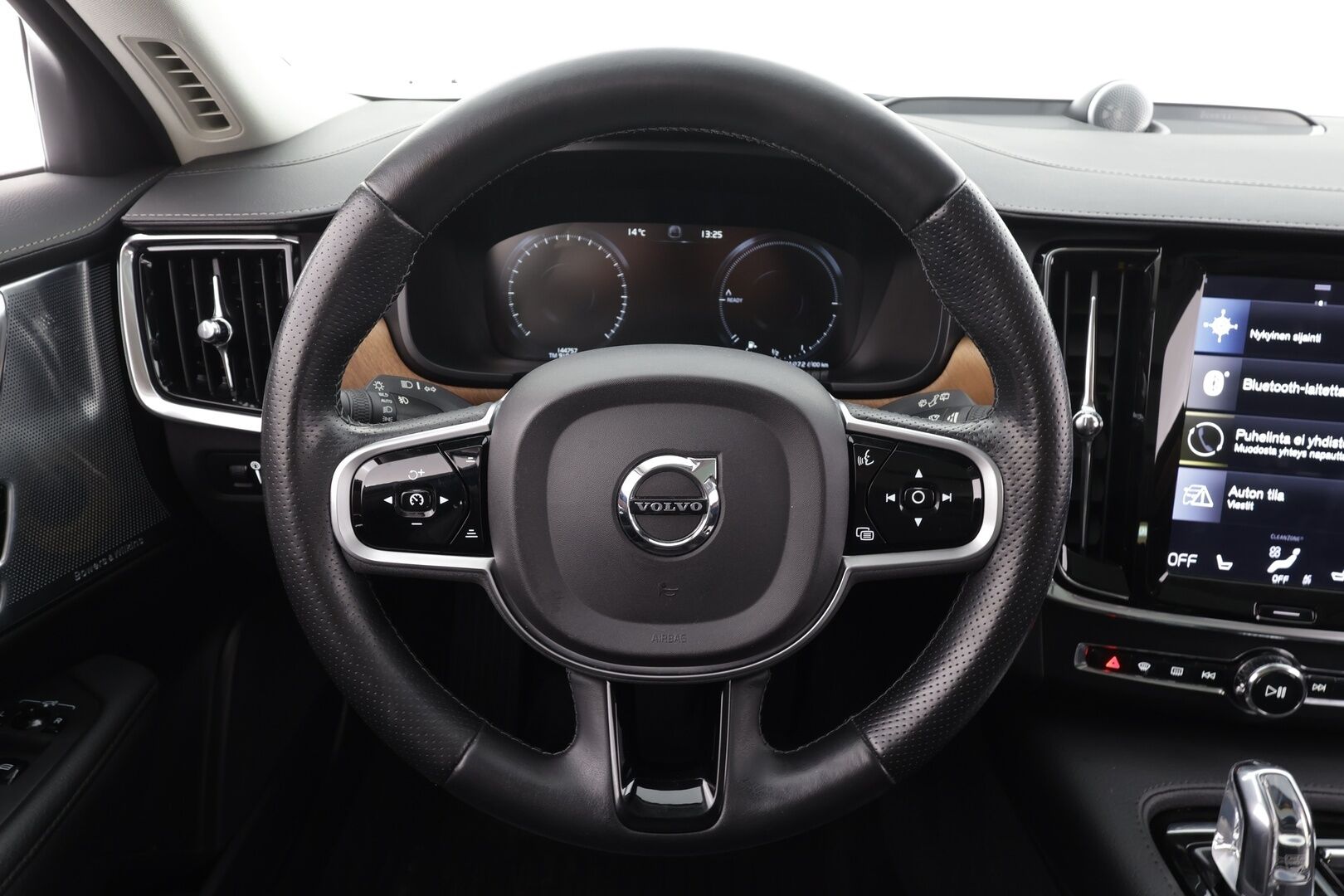 Volvo V90 2019 T8 AWD Inscription aut * Pilot assist / Webasto / Koukku / HUD / Panorama / Muistipenkit / B&W / 360-Kamera / Sporttipenkit / Keyless * - Bowers&Wilkins / HUD / Merkkihuollot / Juuri huollettu