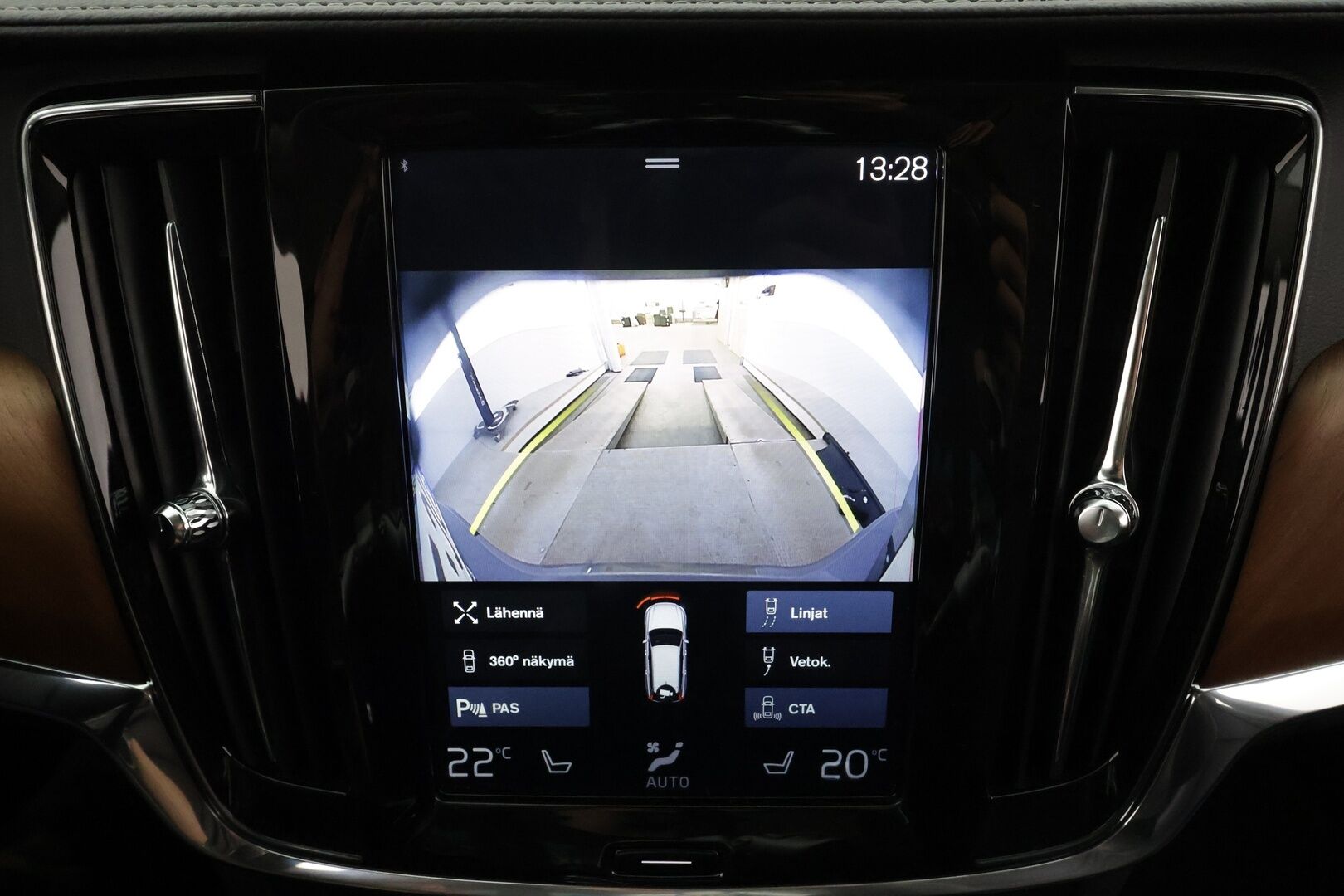 Volvo V90 2019 T8 AWD Inscription aut * Pilot assist / Webasto / Koukku / HUD / Panorama / Muistipenkit / B&W / 360-Kamera / Sporttipenkit / Keyless * - Bowers&Wilkins / HUD / Merkkihuollot / Juuri huollettu