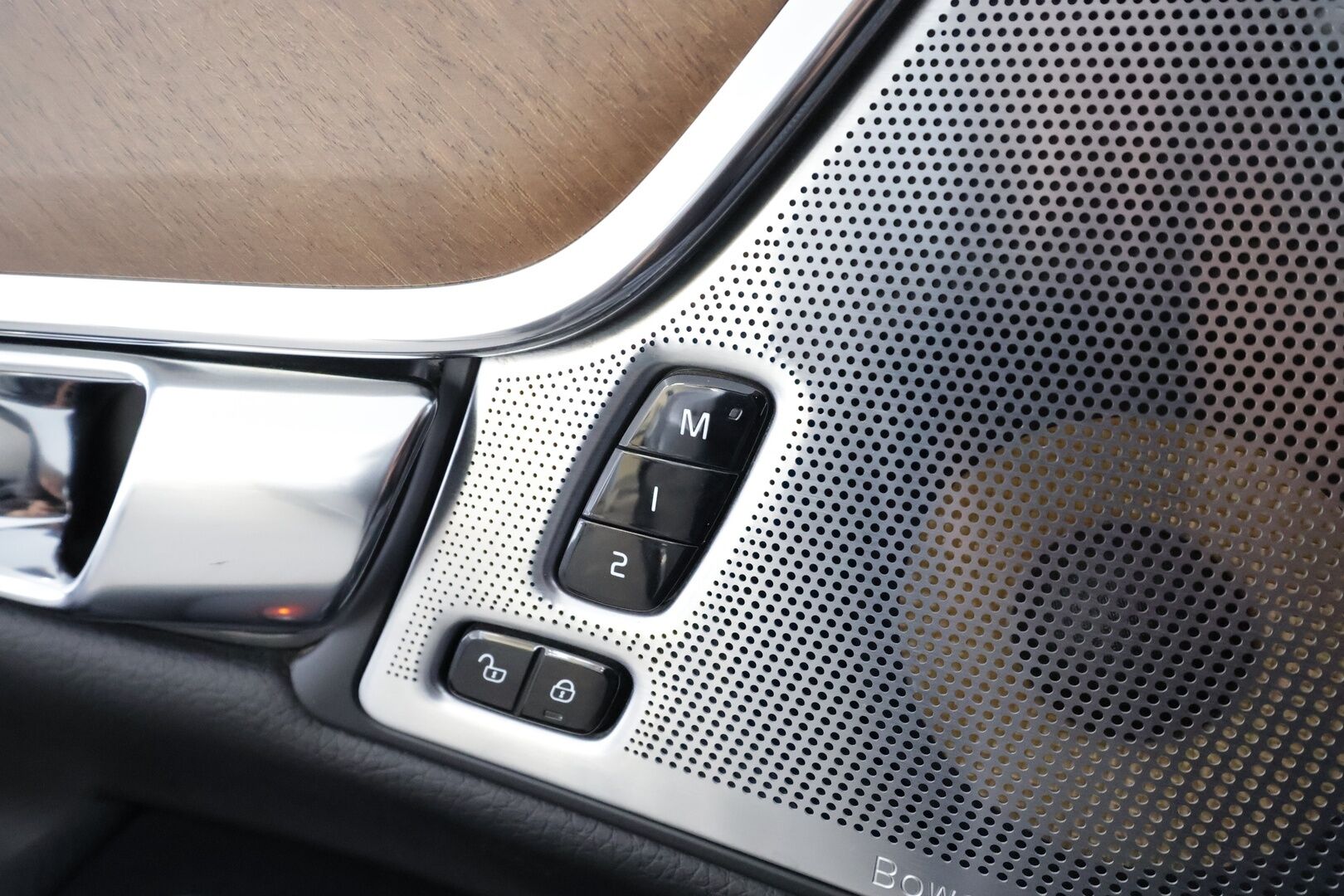 Volvo V90 2019 T8 AWD Inscription aut * Pilot assist / Webasto / Koukku / HUD / Panorama / Muistipenkit / B&W / 360-Kamera / Sporttipenkit / Keyless * - Bowers&Wilkins / HUD / Merkkihuollot / Juuri huollettu