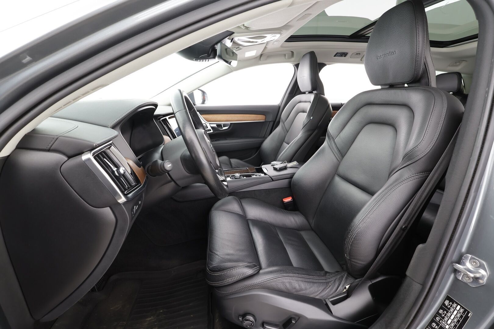 Volvo V90 2019 T8 AWD Inscription aut * Pilot assist / Webasto / Koukku / HUD / Panorama / Muistipenkit / B&W / 360-Kamera / Sporttipenkit / Keyless * - Bowers&Wilkins / HUD / Merkkihuollot / Juuri huollettu