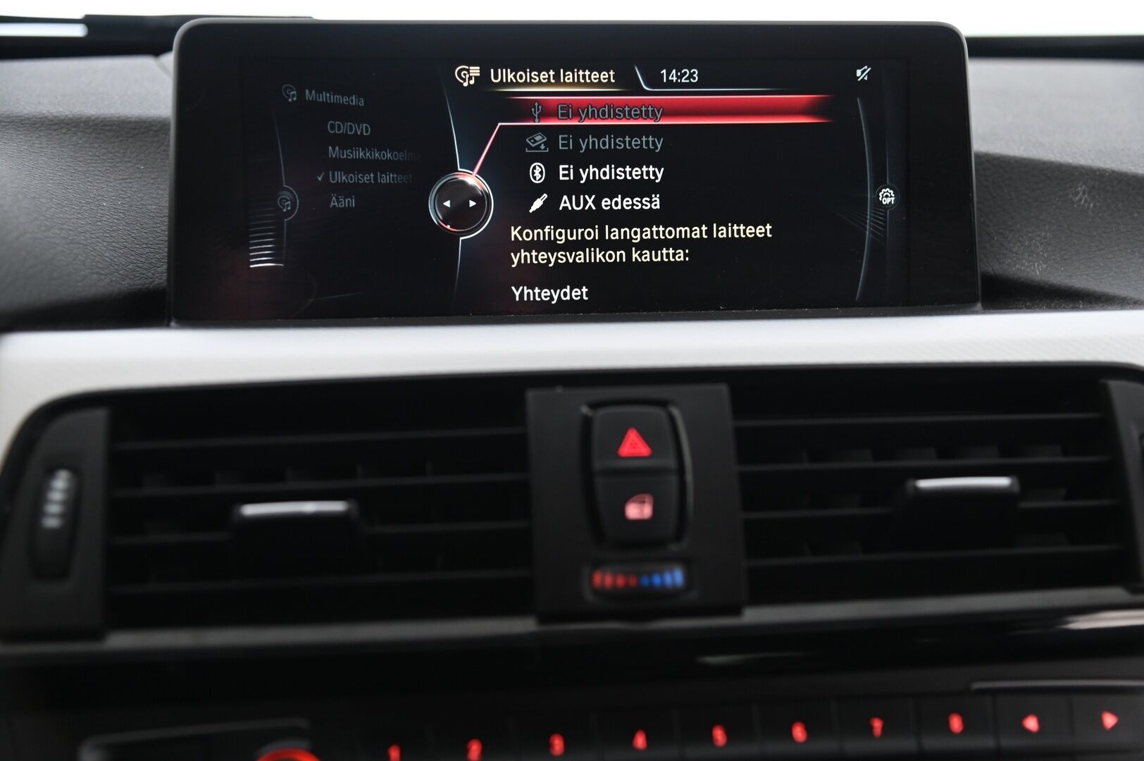 BMW 335 2015 F31 Touring 335d A xDrive M-Sport * Proffanavi / HarmanKardon / S-luukku / Sporttipenkit / Koukku * - Connected Drive / Musta sisäkattoverhoilu / Kangas-alcantara - HULLUT AVAJAISHULINAT KORKOTARJOUS 3,29 %