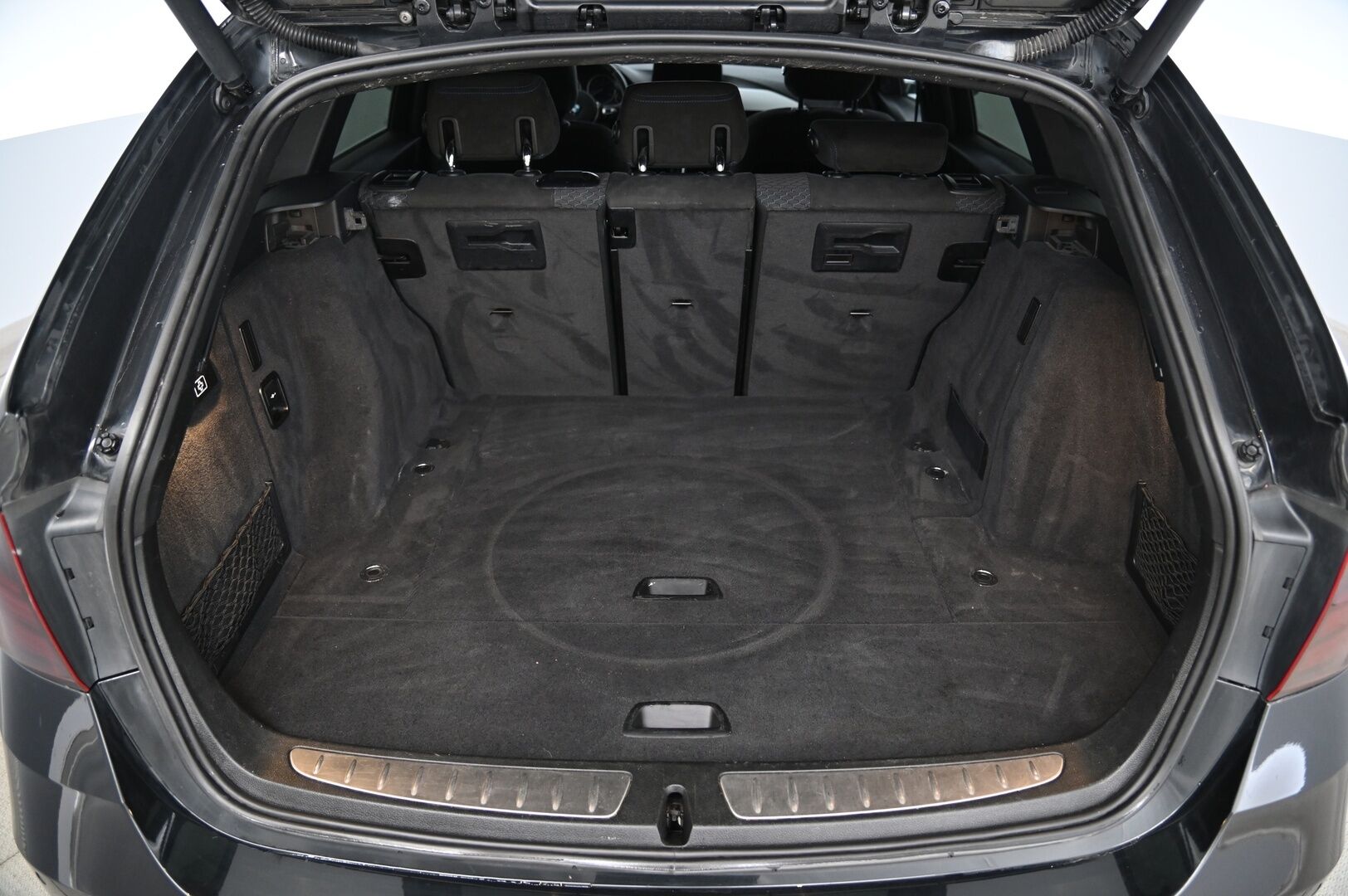 BMW 335 2015 F31 Touring 335d A xDrive M-Sport * Proffanavi / HarmanKardon / S-luukku / Sporttipenkit / Koukku * - Connected Drive / Musta sisäkattoverhoilu / Kangas-alcantara  