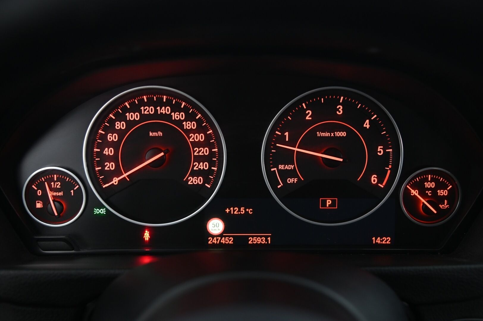 BMW 335 2015 F31 Touring 335d A xDrive M-Sport * Proffanavi / HarmanKardon / S-luukku / Sporttipenkit / Koukku * - Connected Drive / Musta sisäkattoverhoilu / Kangas-alcantara - HULLUT AVAJAISHULINAT KORKOTARJOUS 3,29 %