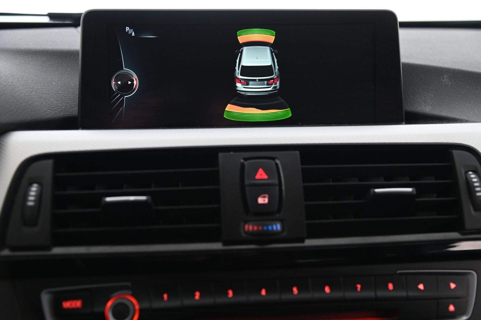 BMW 335 2015 F31 Touring 335d A xDrive M-Sport * Proffanavi / HarmanKardon / S-luukku / Sporttipenkit / Koukku * - Connected Drive / Musta sisäkattoverhoilu / Kangas-alcantara  