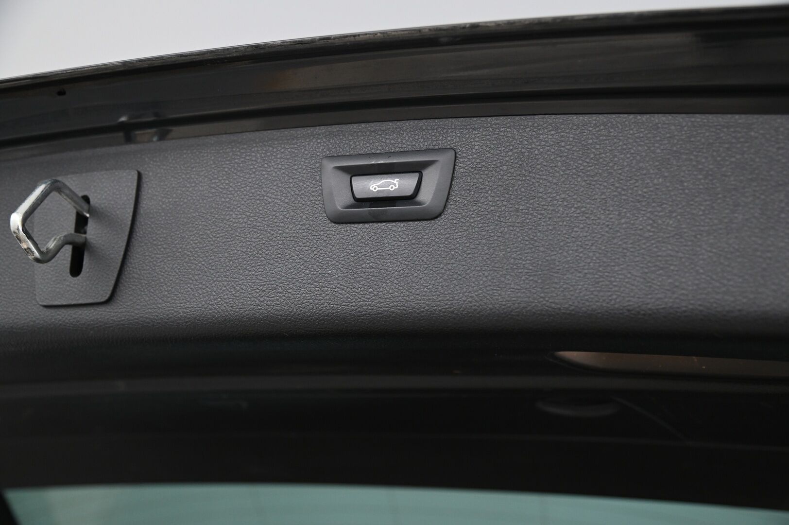 BMW 335 2015 F31 Touring 335d A xDrive M-Sport * Proffanavi / HarmanKardon / S-luukku / Sporttipenkit / Koukku * - Connected Drive / Musta sisäkattoverhoilu / Kangas-alcantara - HULLUT AVAJAISHULINAT KORKOTARJOUS 3,29 %