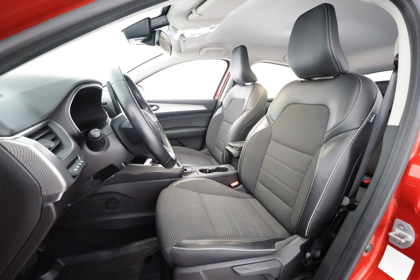 Renault Arkana 2022 E-TECH 145 Hybrid Intens * ACC / Navi / P.kamera / LED / Ratinlämmitin / Puolinahat / Digimittaristo / Keyless * - Suomi-auto / Kahdet renkaat aluvanteilla