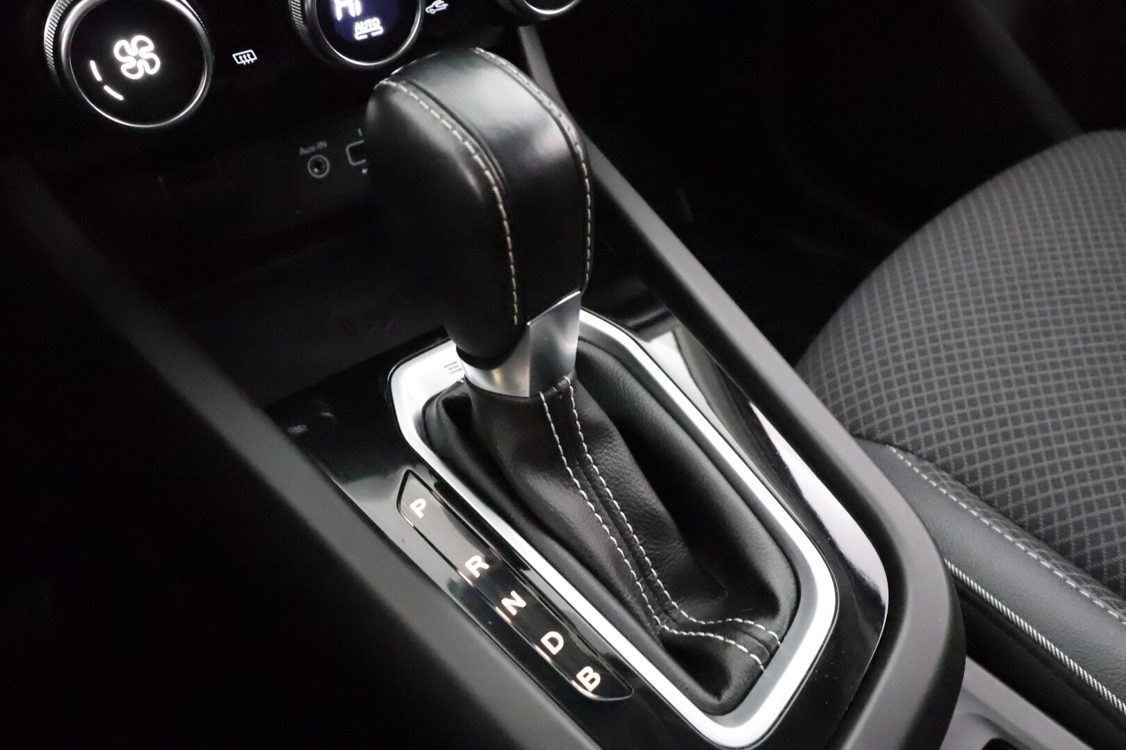 Renault Arkana 2022 E-TECH 145 Hybrid Intens * ACC / Navi / P.kamera / LED / Ratinlämmitin / Puolinahat / Digimittaristo / Keyless * - Suomi-auto / Kahdet renkaat aluvanteilla