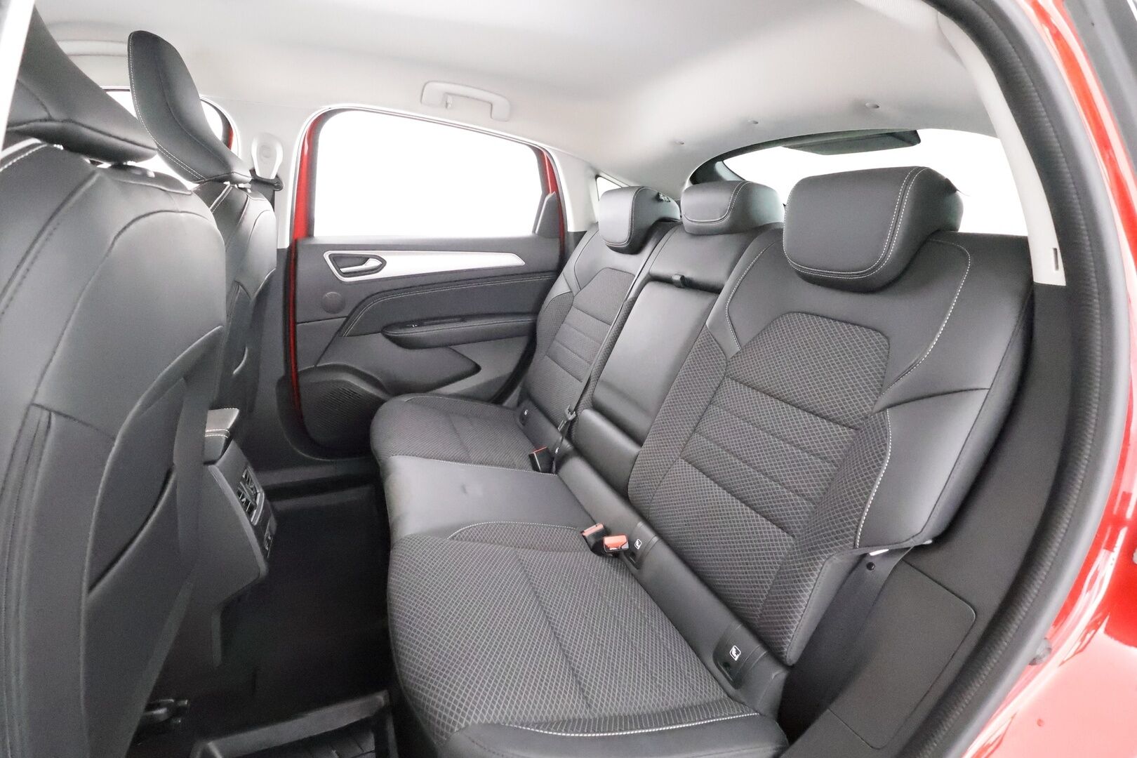 Renault Arkana 2022 E-TECH 145 Hybrid Intens * ACC / Navi / P.kamera / LED / Ratinlämmitin / Puolinahat / Digimittaristo / Keyless * - Suomi-auto / Kahdet renkaat aluvanteilla