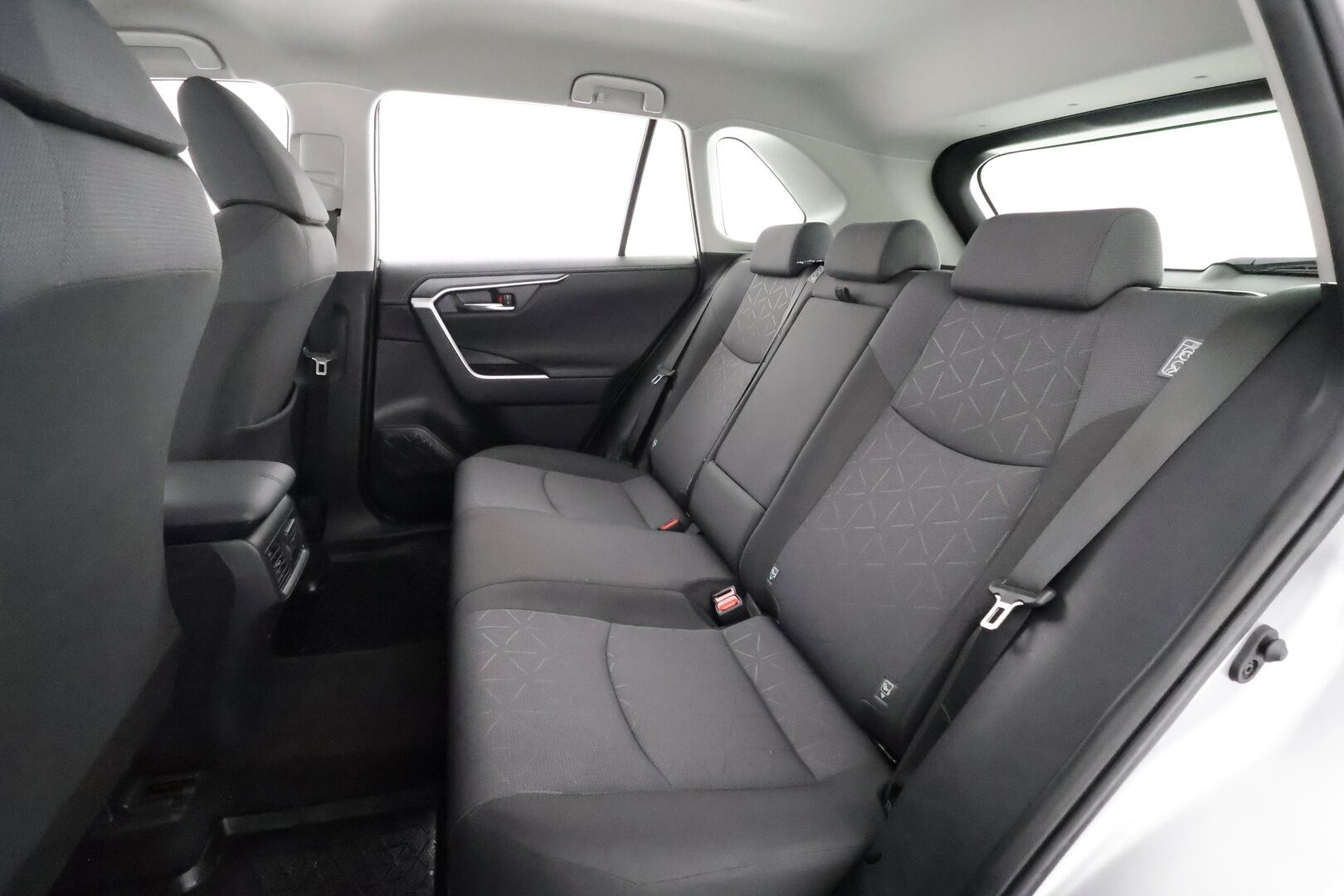 Toyota RAV4 2022 2,0 VVT-iE AWD Business Multidrive S - | Koukku | ACC | LED | P.Kamera | Navi | Kaistavahti | Keyless | Sisätilanlämmitin | Apple&Android | Kahdet renkaat | Merkkihuollot | Suomi-auto |