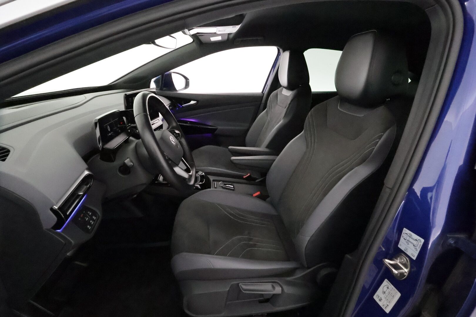 Volkswagen ID.5 2022 Pro Performance 150 kW, akku 77 kWh **Adapt.vakkari / Lämpöpumppu / Koukku / P.kamera / KeylessGo / Puolinahat** - Suomi-auto / Kahdet renkaat aluvanteilla / Merkkihuollettu