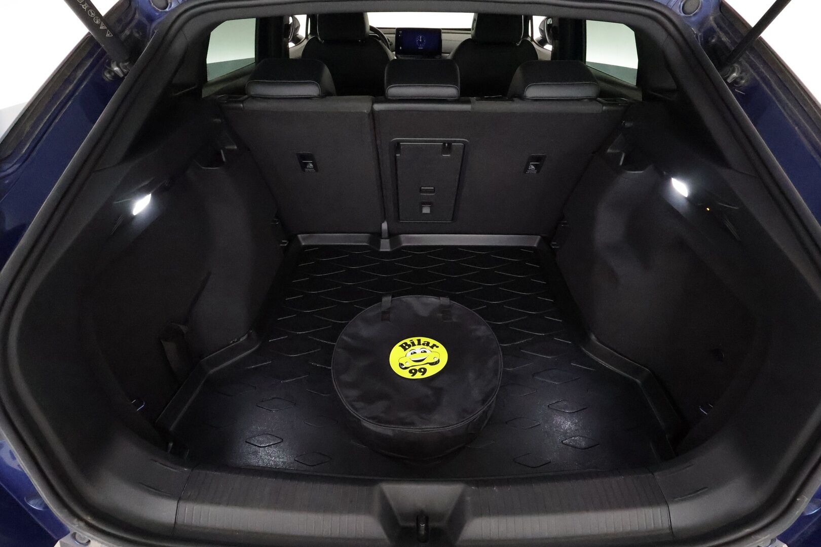 Volkswagen ID.5 2022 Pro Performance 150 kW, akku 77 kWh **Adapt.vakkari / Lämpöpumppu / Koukku / P.kamera / KeylessGo / Puolinahat** - Suomi-auto / Kahdet renkaat aluvanteilla / Merkkihuollettu
