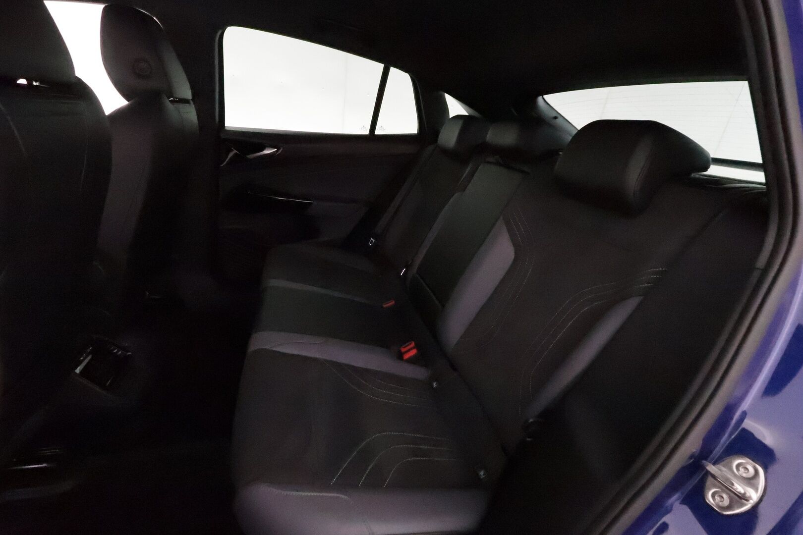 Volkswagen ID.5 2022 Pro Performance 150 kW, akku 77 kWh **Adapt.vakkari / Lämpöpumppu / Koukku / P.kamera / KeylessGo / Puolinahat** - Suomi-auto / Kahdet renkaat aluvanteilla / Merkkihuollettu