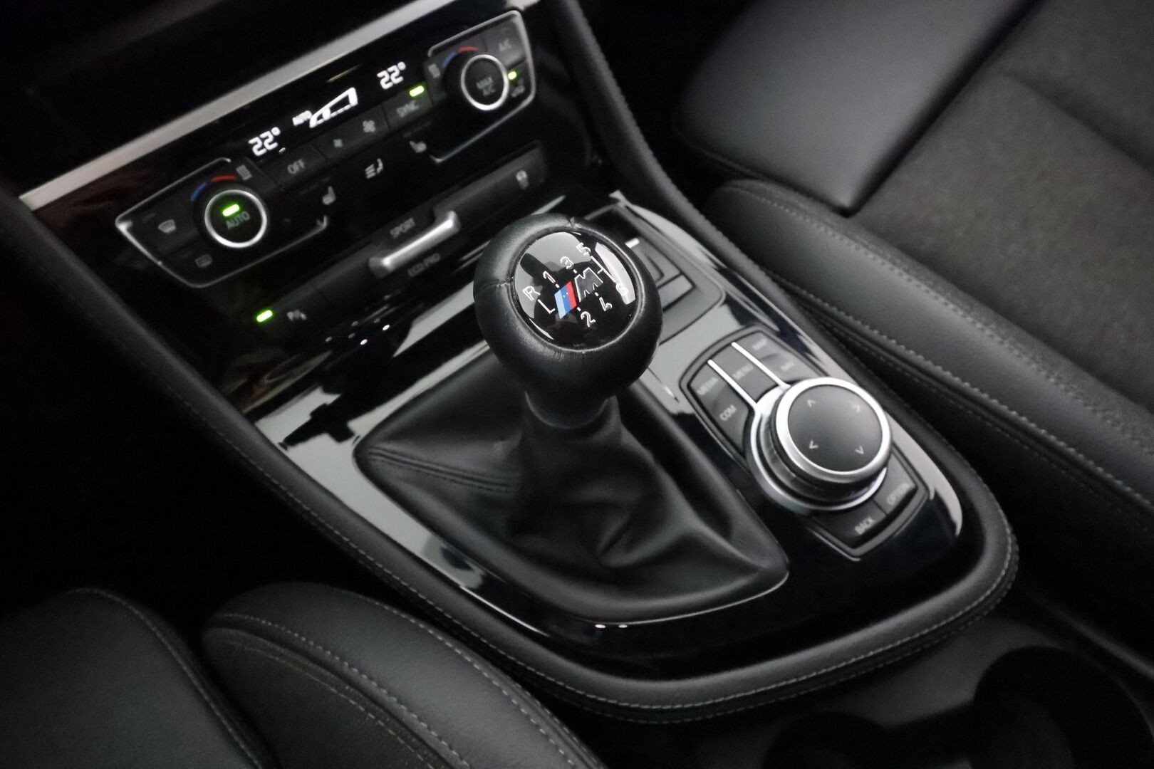 BMW 216 2022 F46 Gran Tourer 216i Business M Sport * Koukku / Sisätilanlämmitin / P.tutkat / LED / Sportpenkit / Navi / Bluetooth / Vakkari * - 1-om Suomi-auto / Kahdet renkaat aluvanteilla / Merkkihuollot