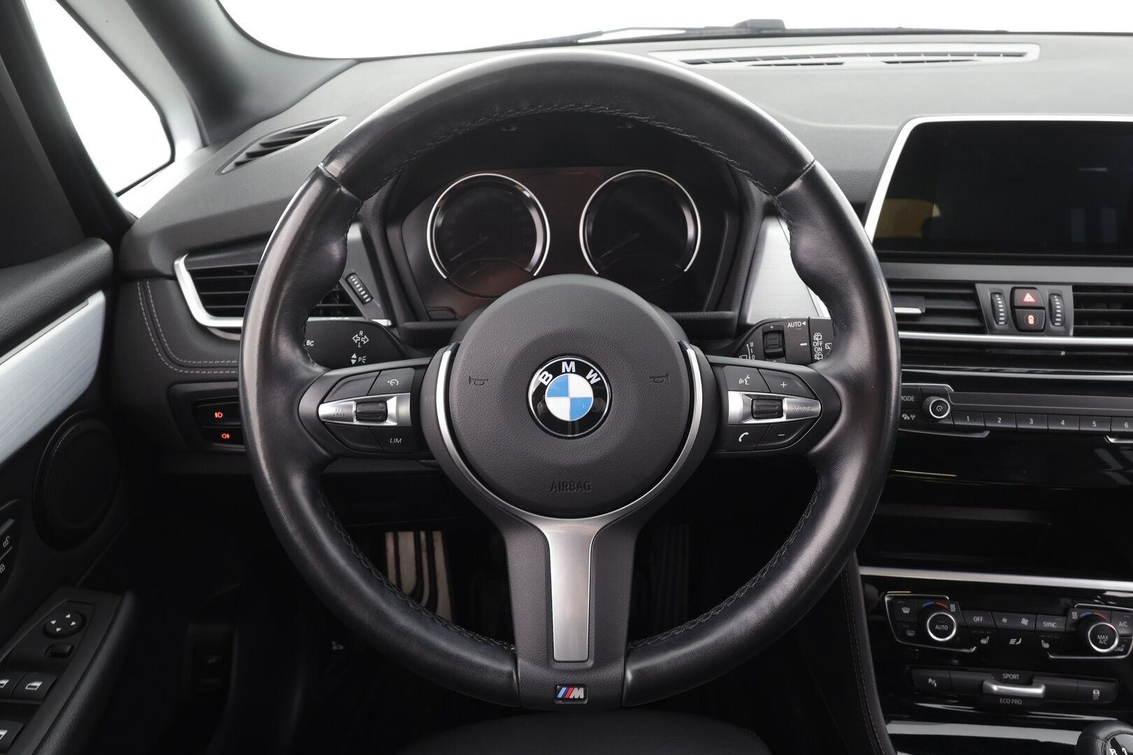 BMW 216 2022 F46 Gran Tourer 216i Business M Sport * Koukku / Sisätilanlämmitin / P.tutkat / LED / Sportpenkit / Navi / Bluetooth / Vakkari * - 1-om Suomi-auto / Kahdet renkaat aluvanteilla / Merkkihuollot