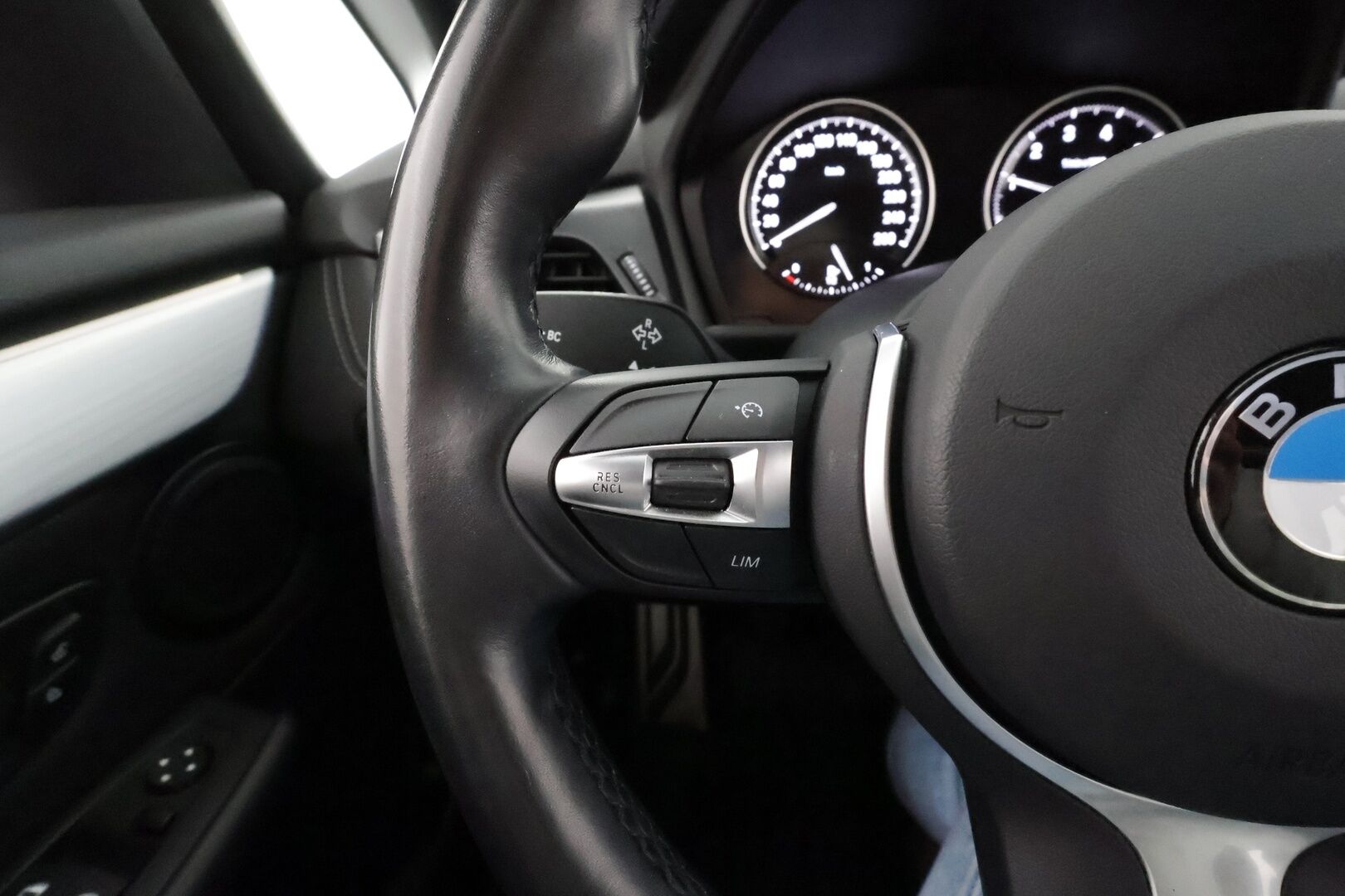 BMW 216 2022 F46 Gran Tourer 216i Business M Sport * Koukku / Sisätilanlämmitin / P.tutkat / LED / Sportpenkit / Navi / Bluetooth / Vakkari * - 1-om Suomi-auto / Kahdet renkaat aluvanteilla / Merkkihuollot