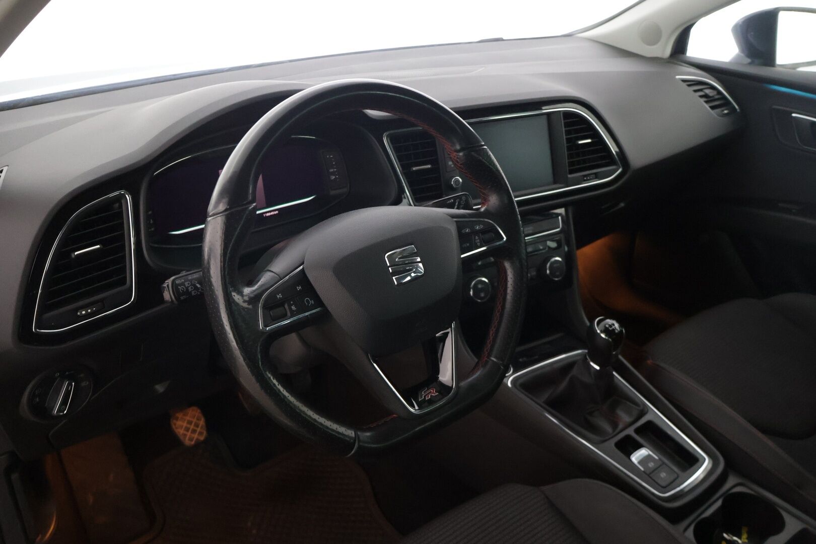 Seat LEON ST 2019 1,5 TSI 150 EVO FR * Vetokoukku / Beats Audio / Digimittaristo / Kessy / Tutkat * - Hihna vaihdettu 4/2026 / 2x renkaat / Navi