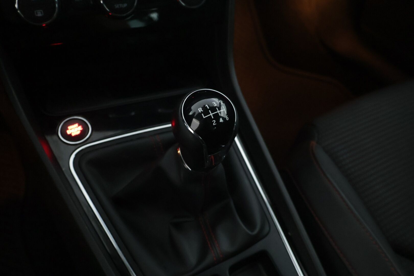 Seat LEON ST 2019 1,5 TSI 150 EVO FR * Vetokoukku / Beats Audio / Digimittaristo / Kessy / Tutkat * - Hihna vaihdettu 4/2026 / 2x renkaat / Navi