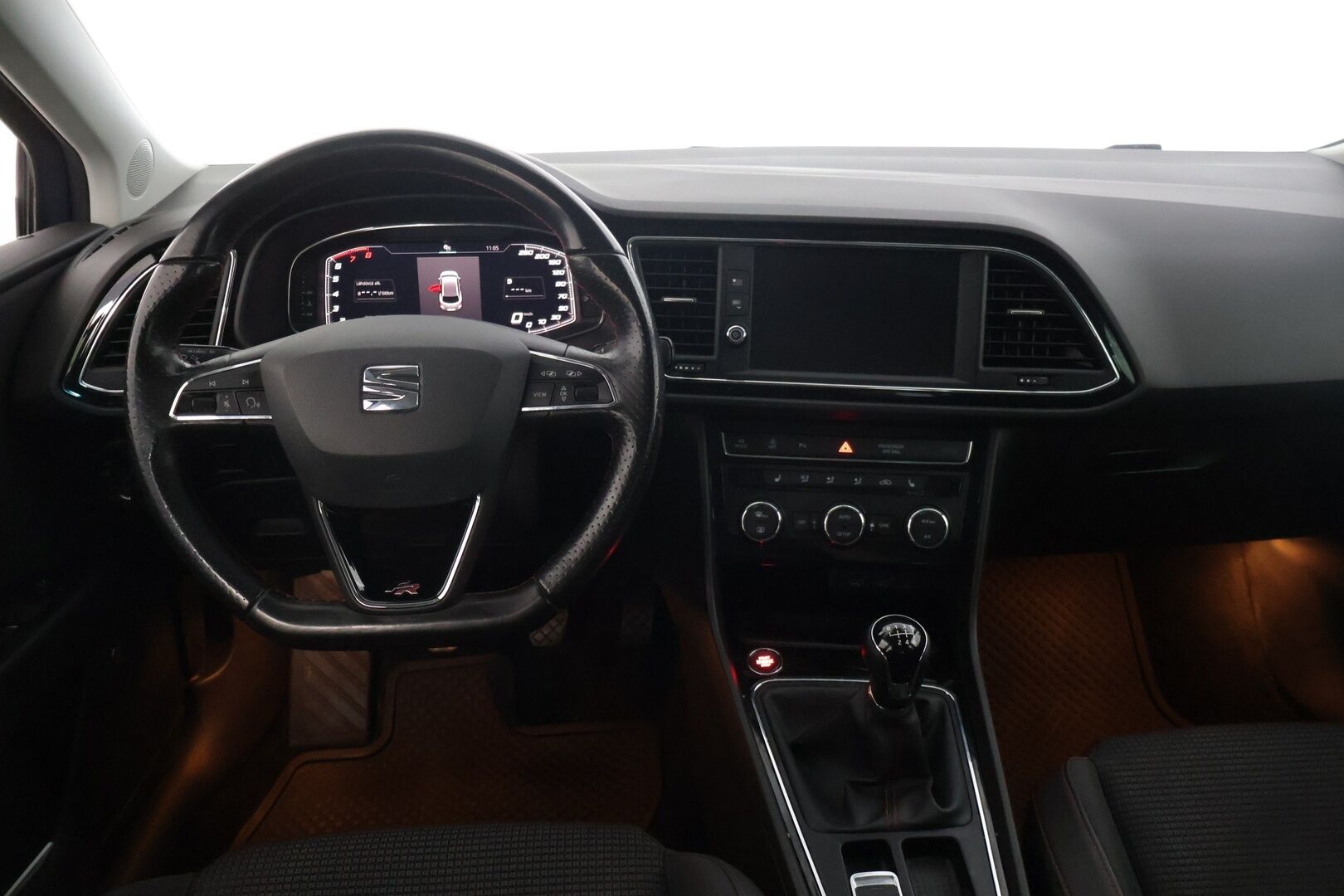 Seat LEON ST 2019 1,5 TSI 150 EVO FR * Vetokoukku / Beats Audio / Digimittaristo / Kessy / Tutkat * - Hihna vaihdettu 4/2026 / 2x renkaat / Navi